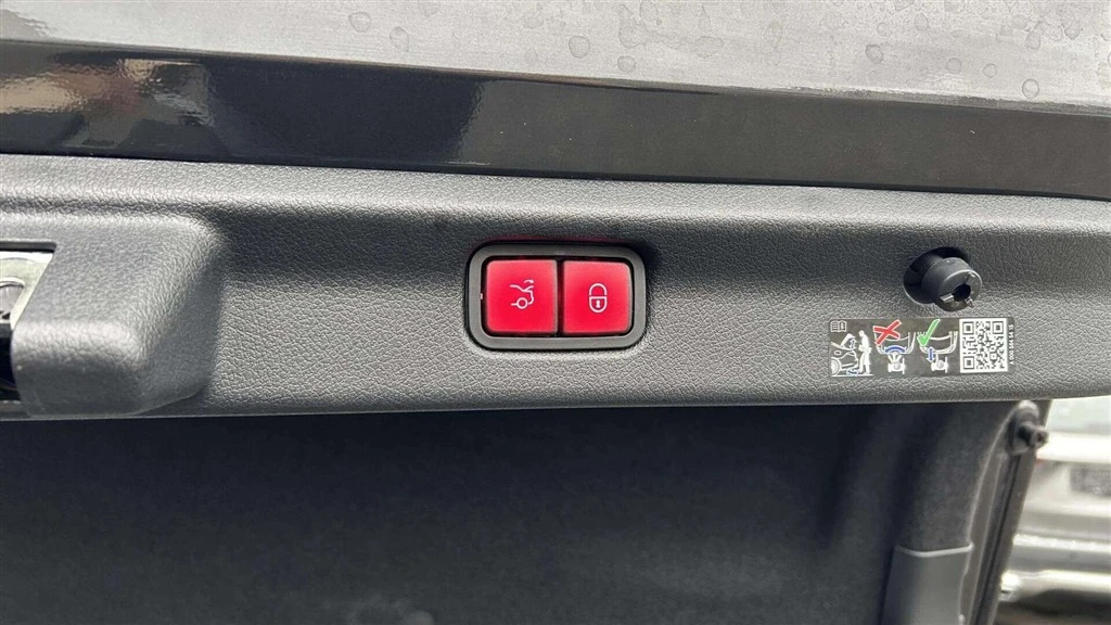 Mercedes-Benz-EQE-image-26