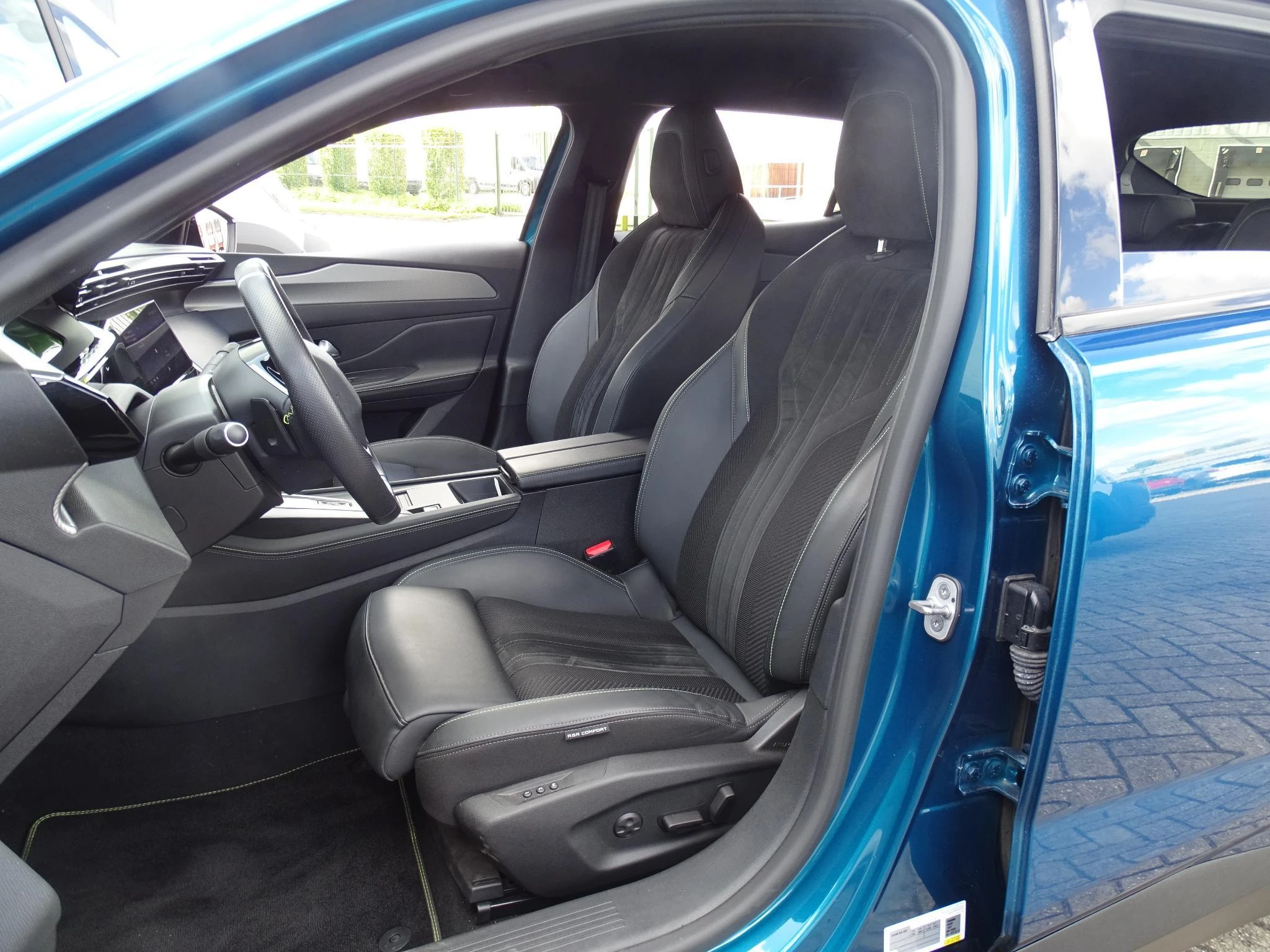 Peugeot 408 1.6 Hybrid 225 S&S EAT8 First Edition