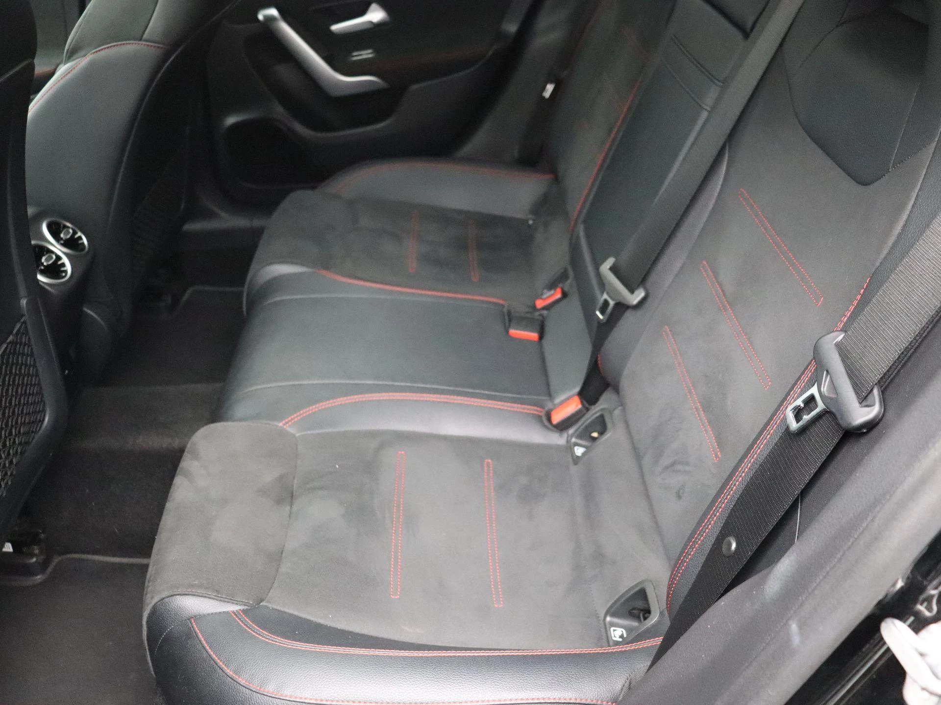 Mercedes-Benz CLA 200 AMG Line + PANO DAK + MULTIBEAM LED + CARPLAY +