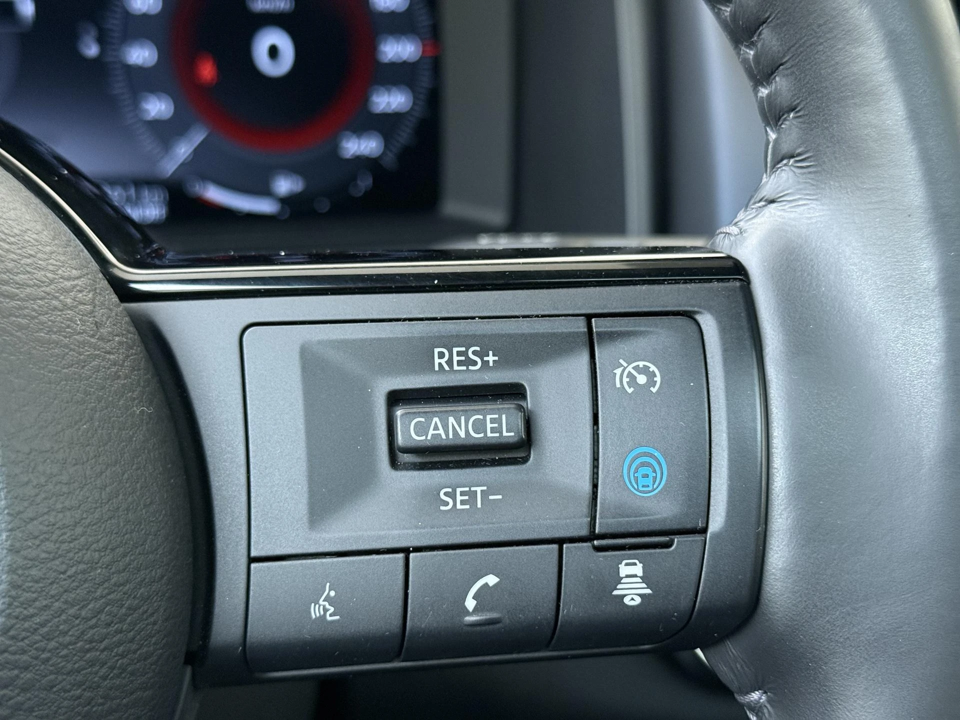 Nissan-QASHQAI-image-12