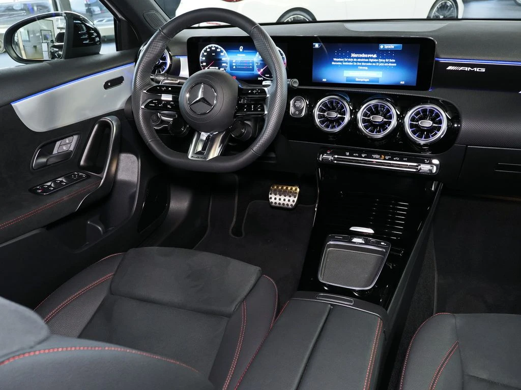 Mercedes-AMG-A-Klasse 35-image-8