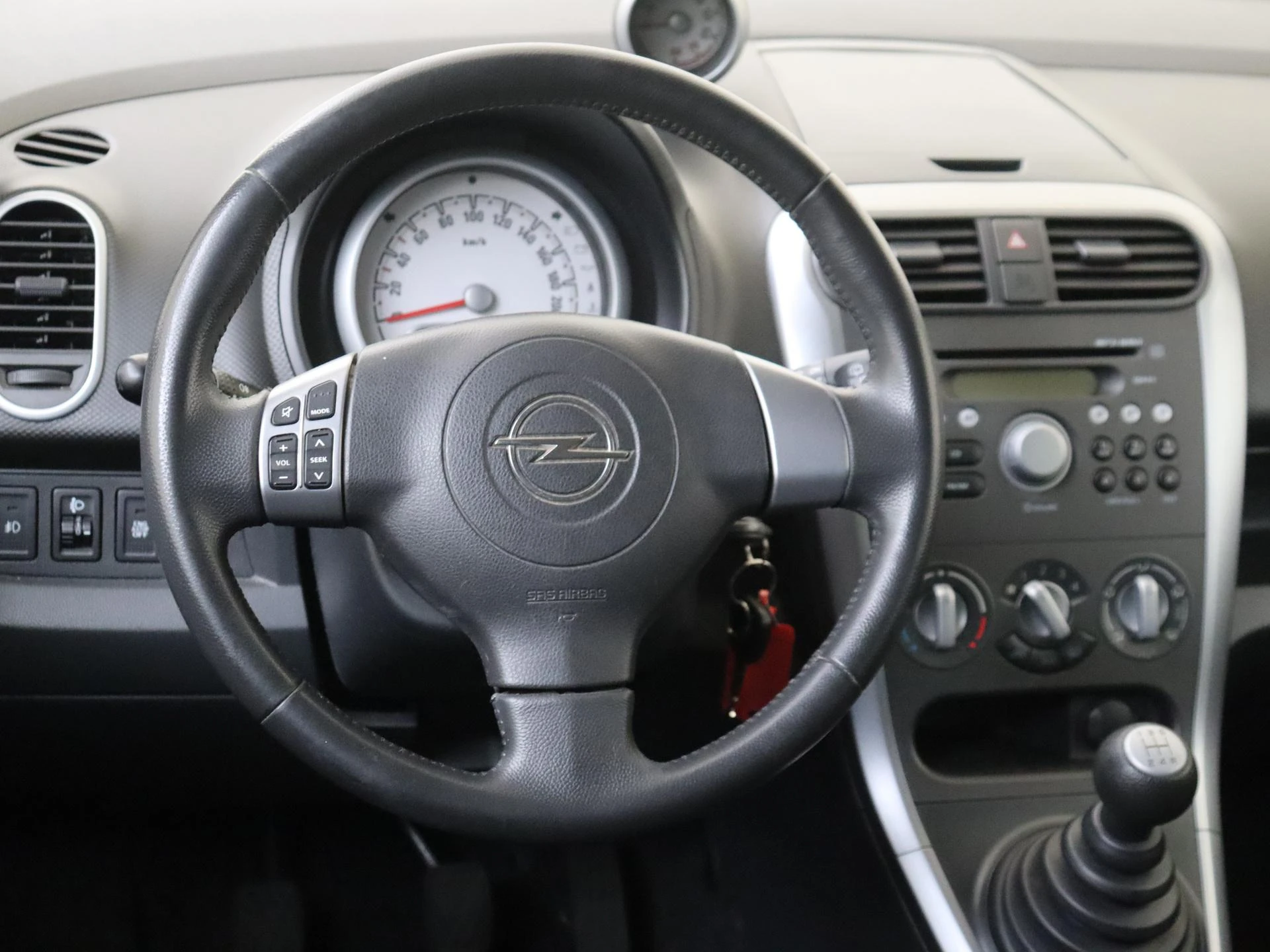 Opel-Agila-image-8