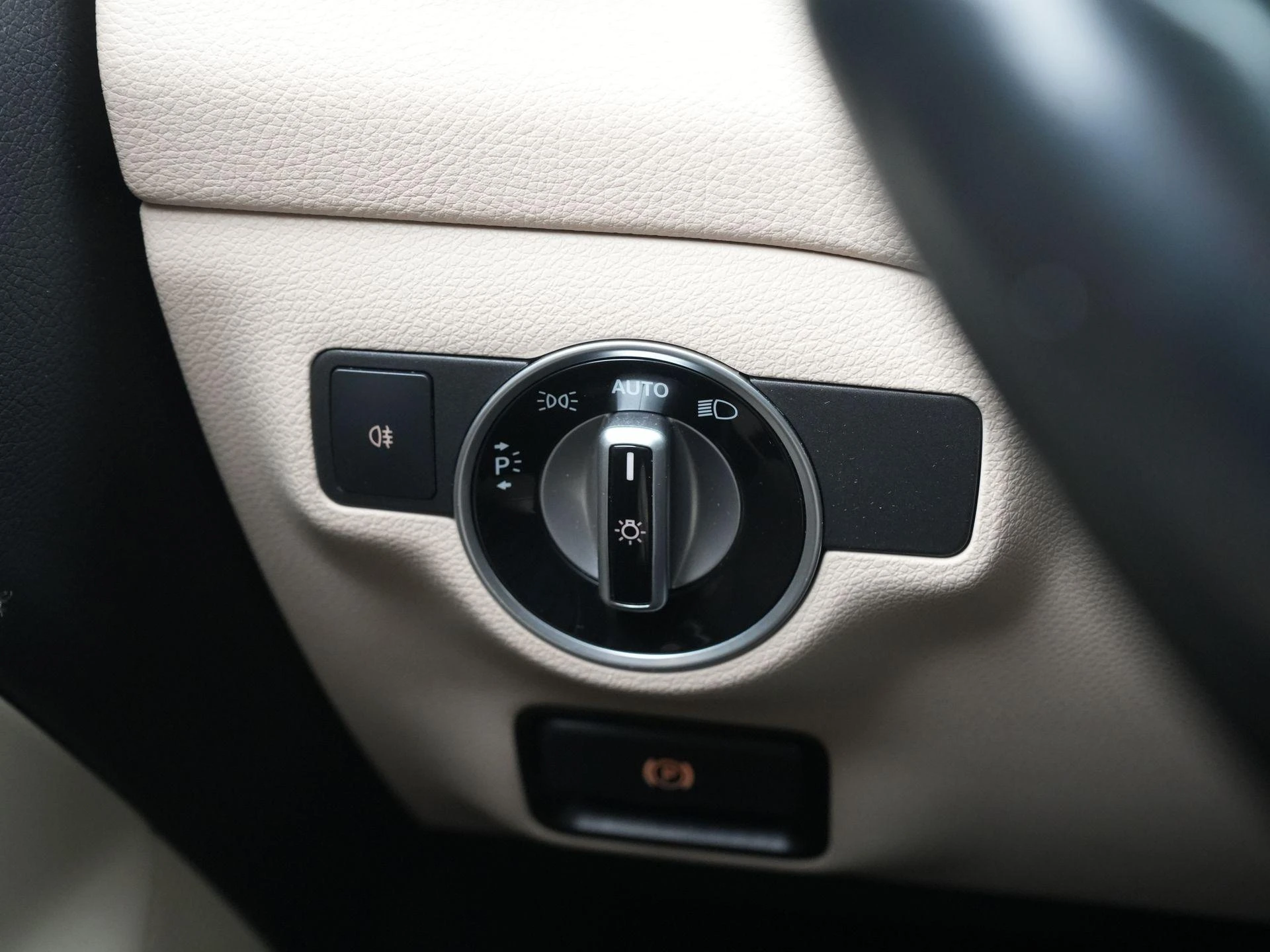 Mercedes-Benz-GLA-image-26