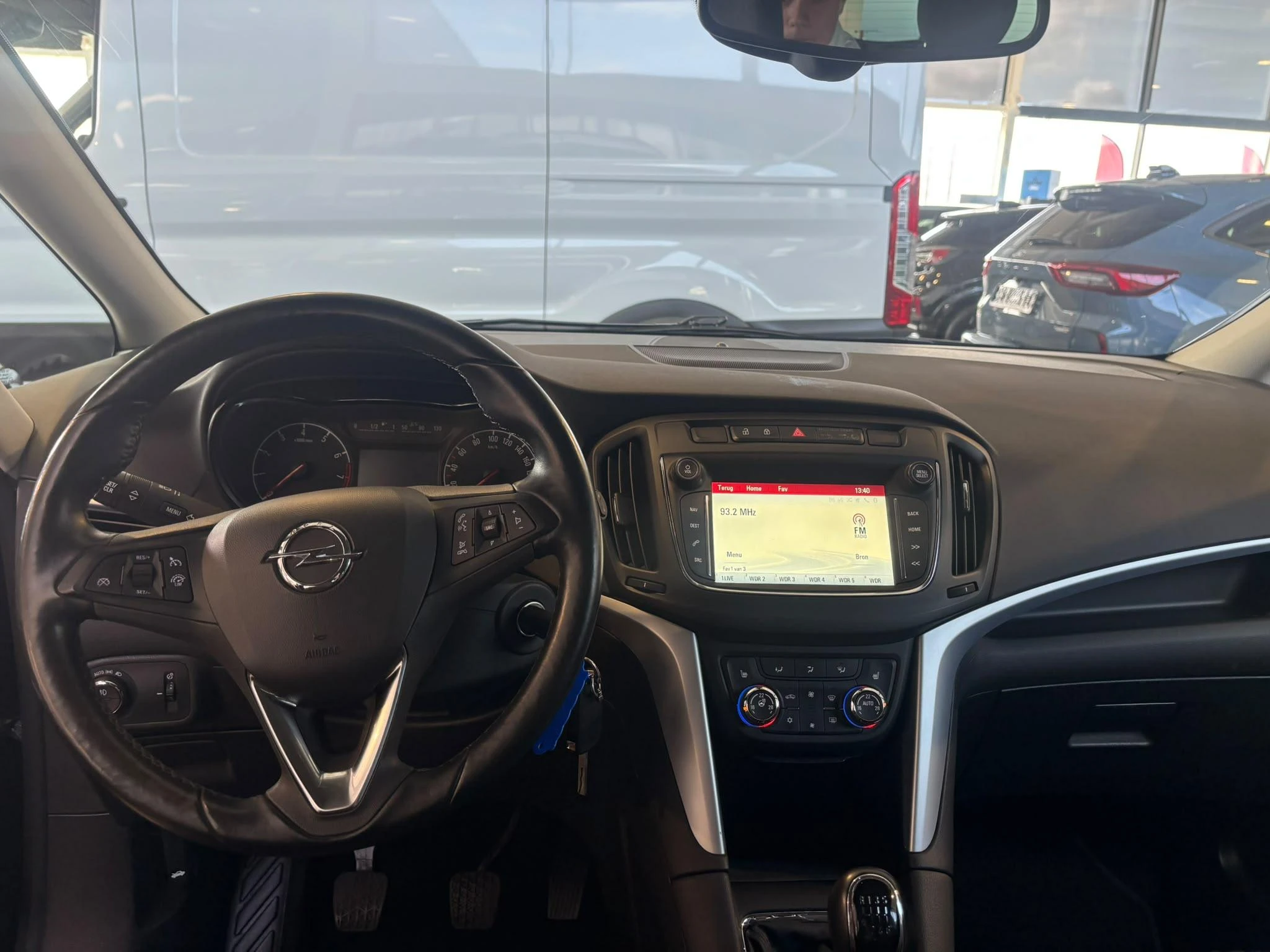 Opel-Zafira Tourer-image-8
