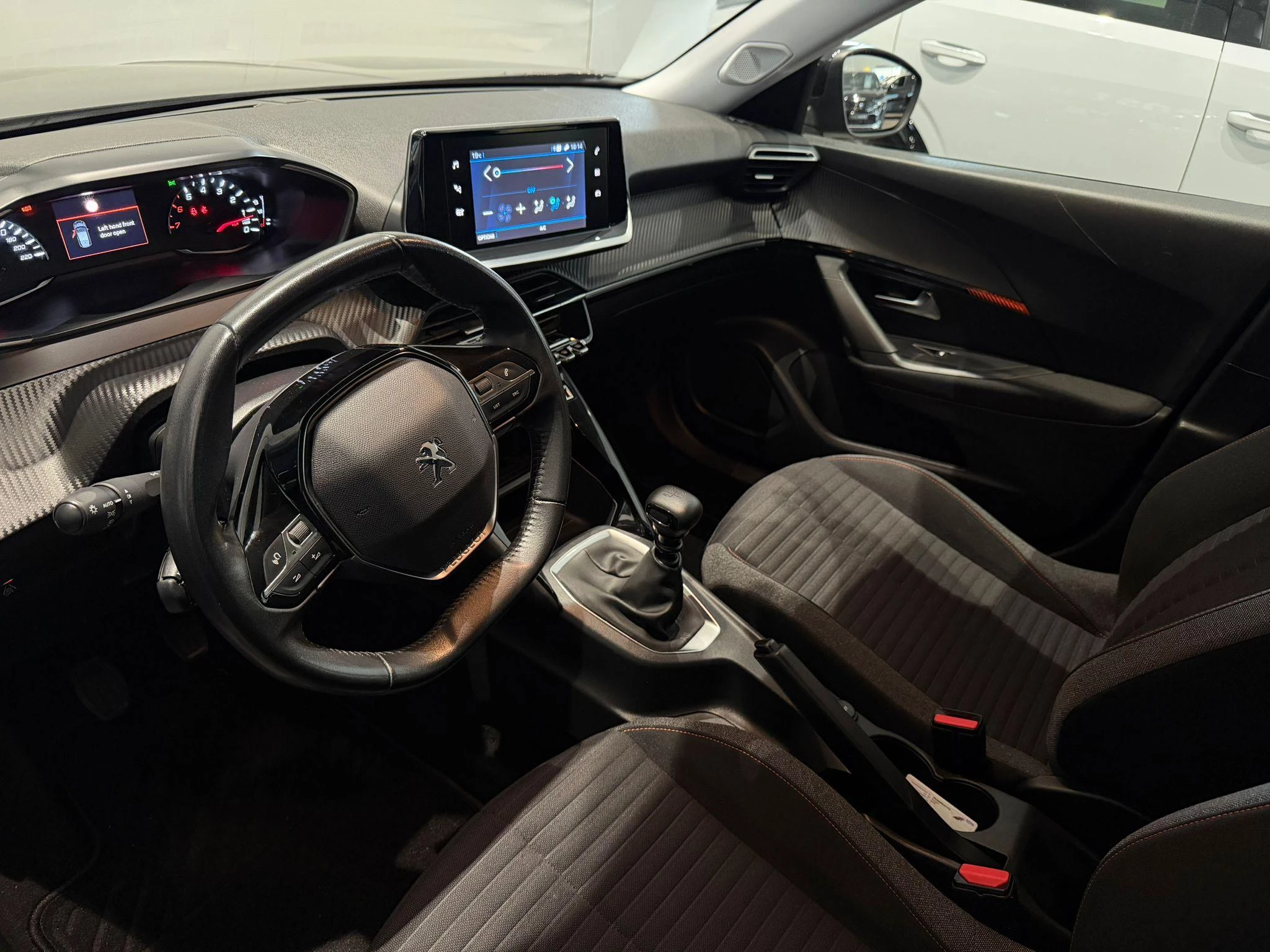 Peugeot-2008-image-13