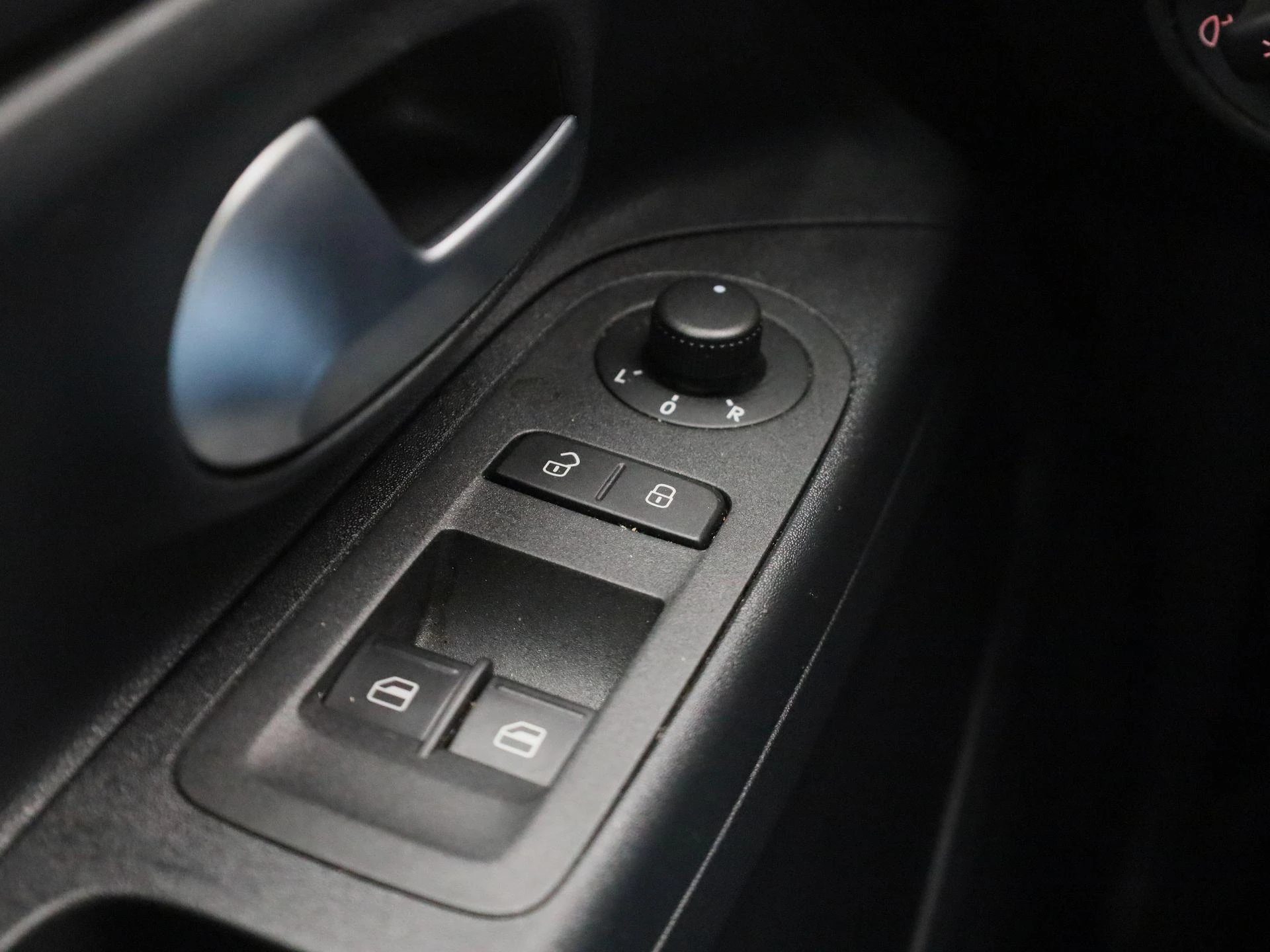 Volkswagen-up!-image-25