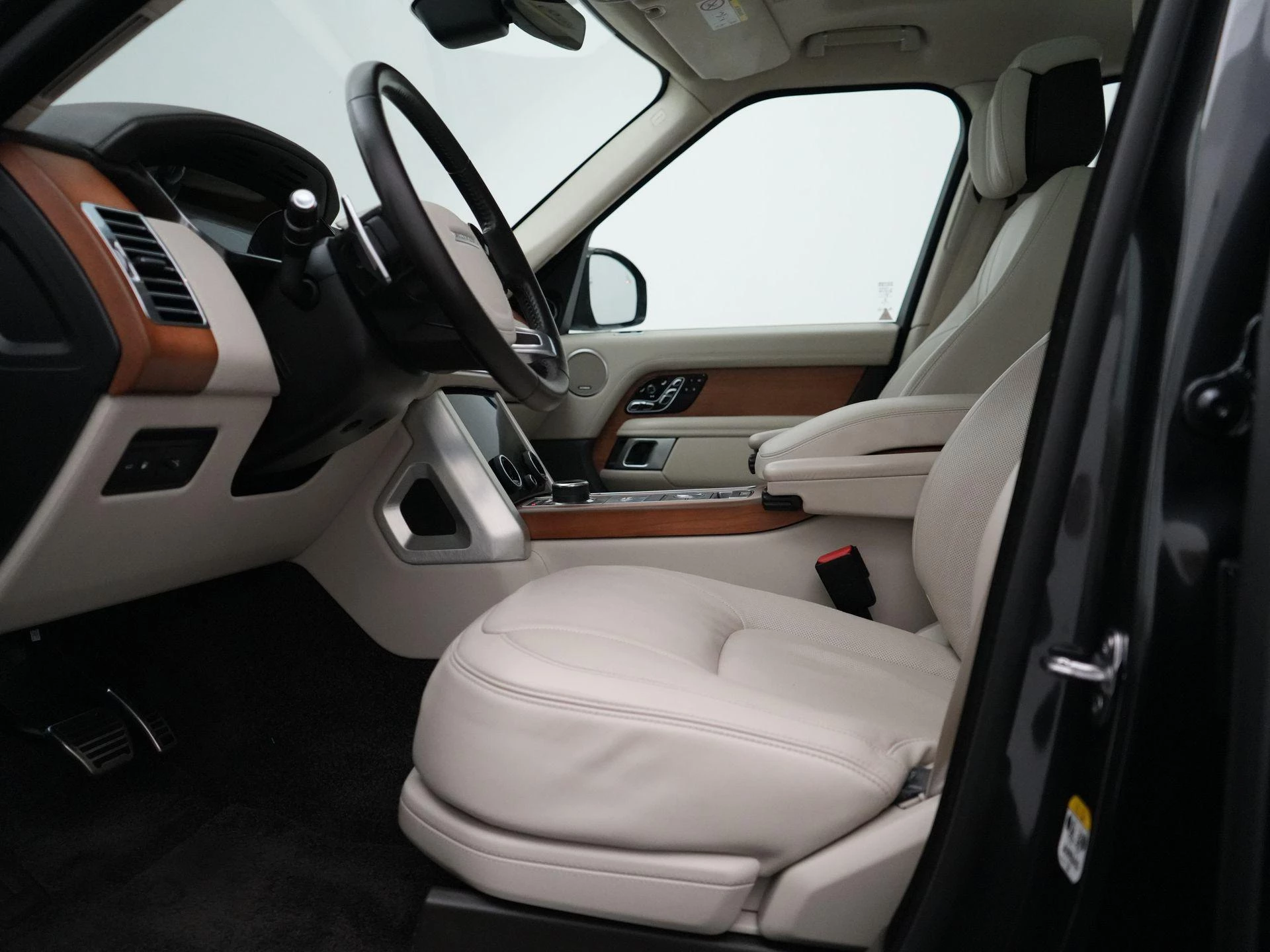 Land Rover-Range Rover-image-37