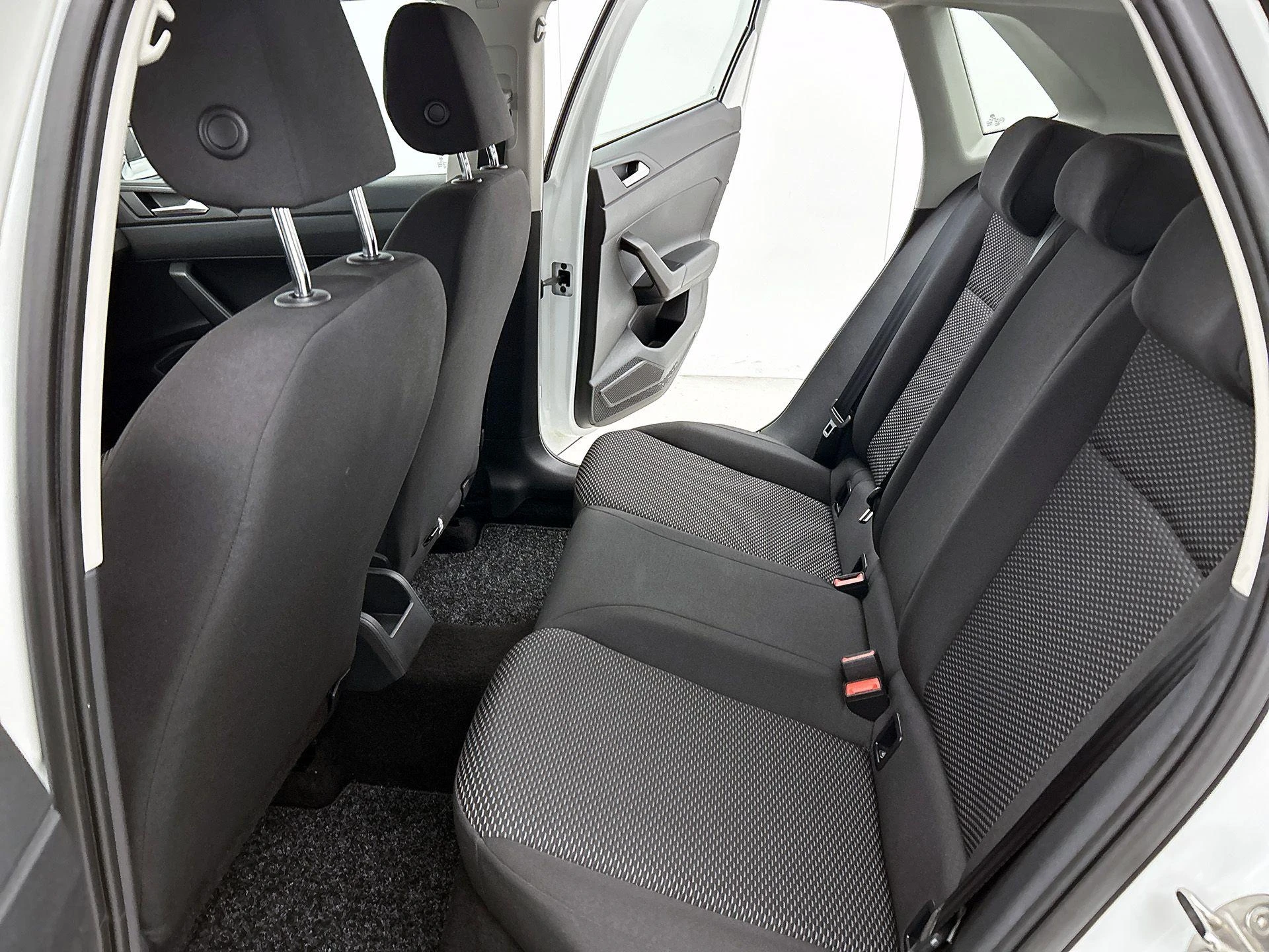 Volkswagen-Polo-image-26