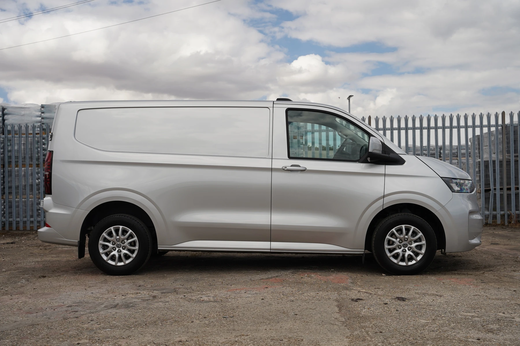 Volkswagen-Transporter-image-3