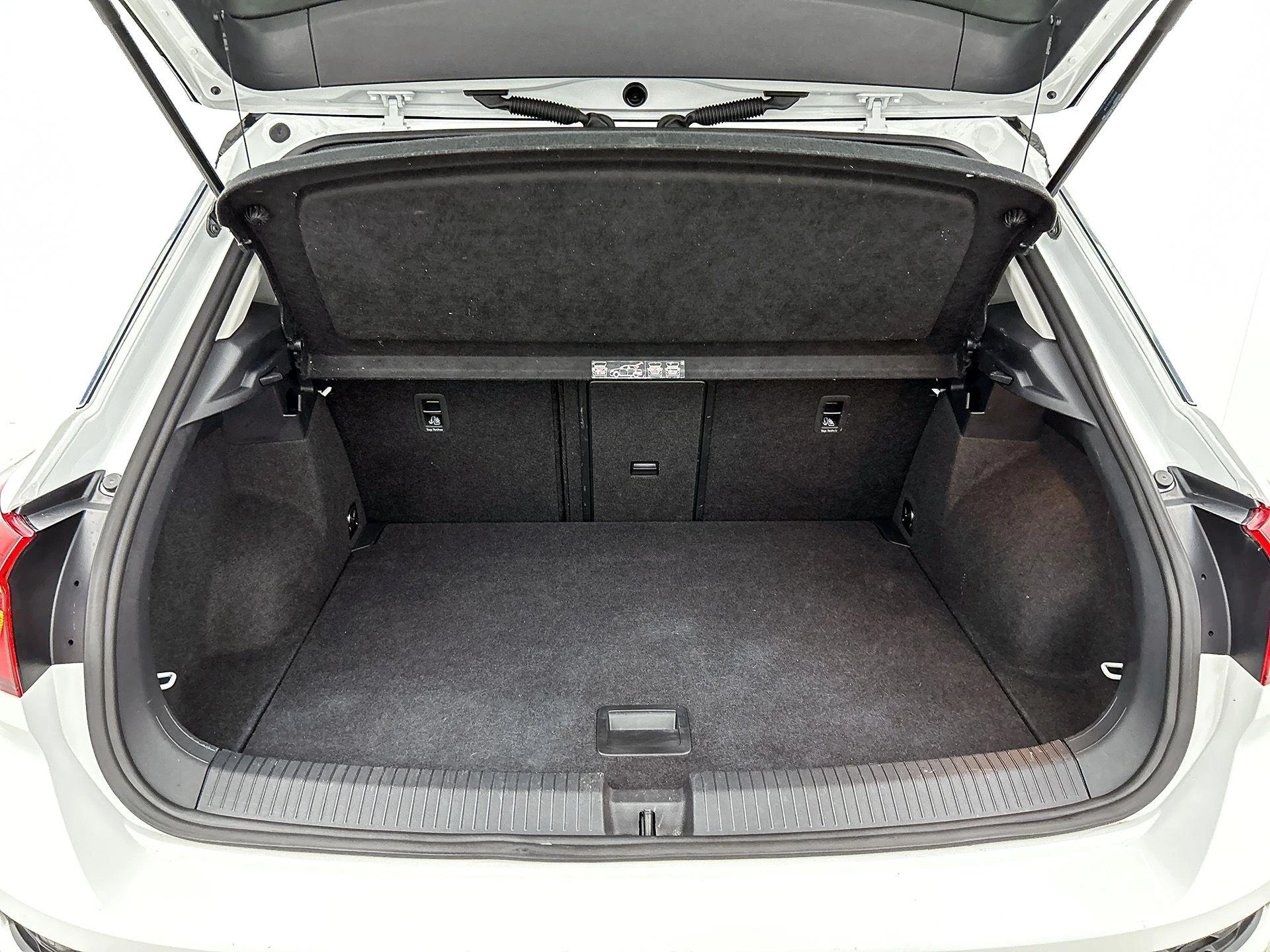 Volkswagen-T-Roc-image-23