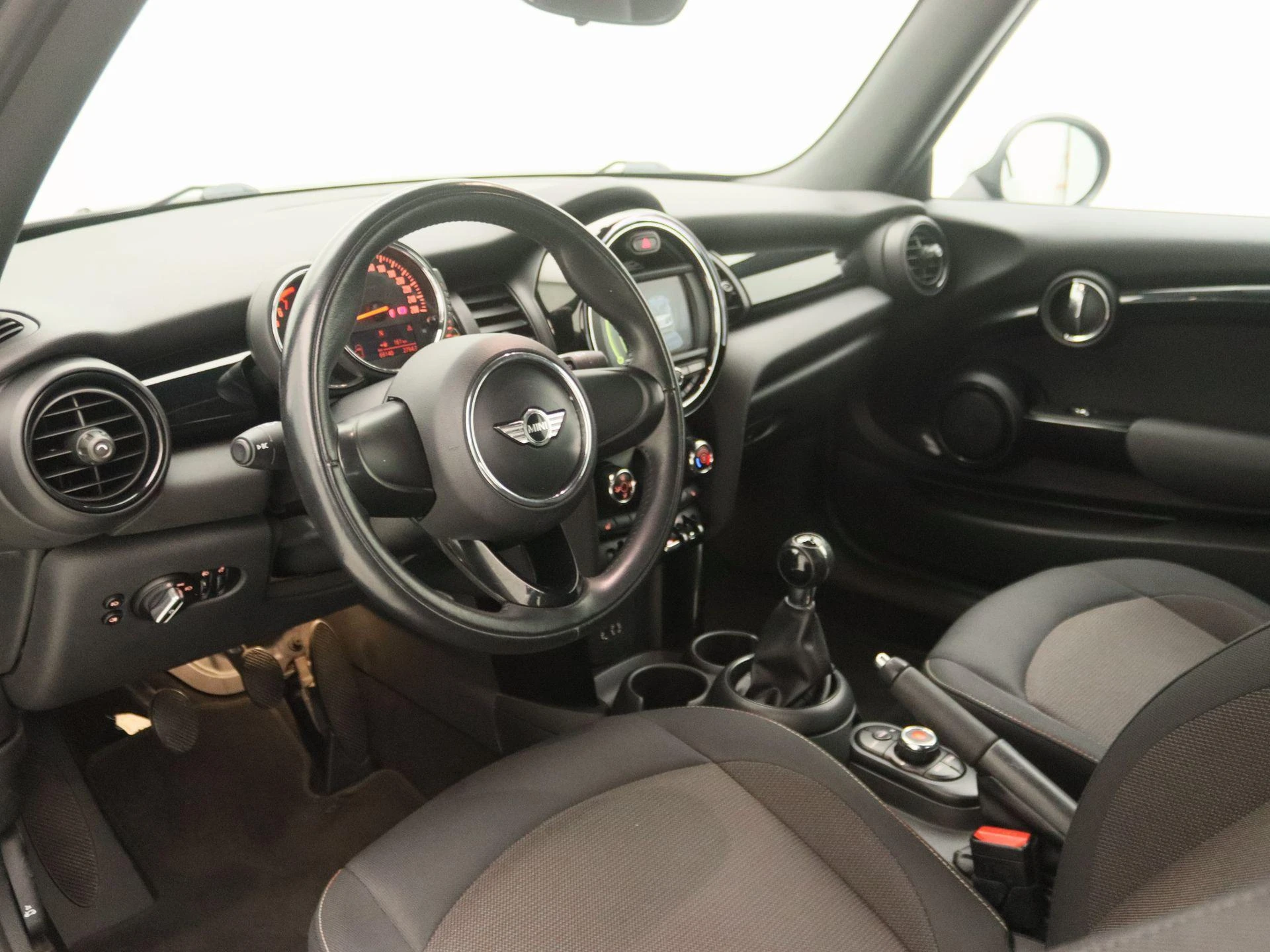 MINI-One Cabrio-image-18