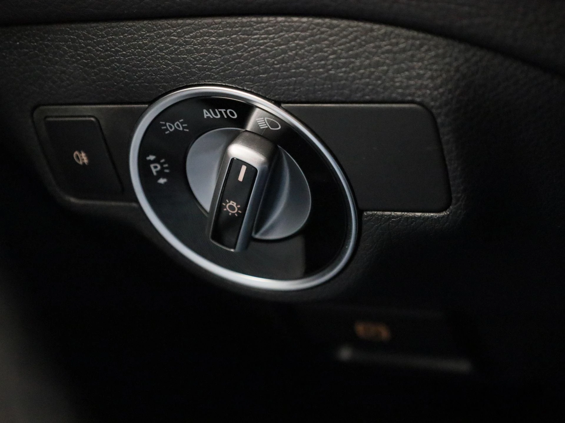 Mercedes-Benz-CLA-image-20