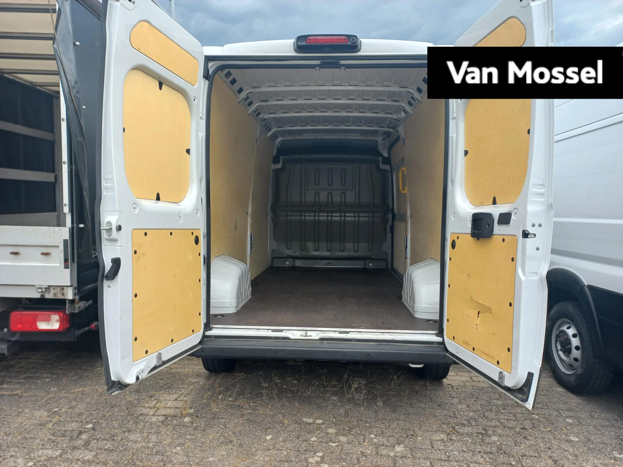 Opel-Movano-image-1