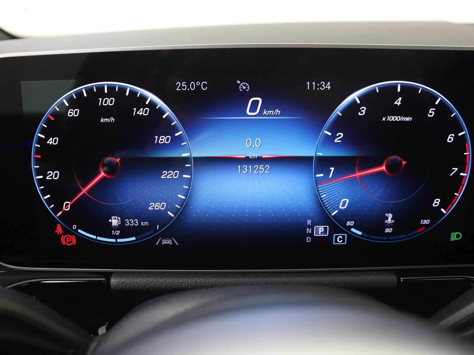 Mercedes-Benz-GLA-image-12