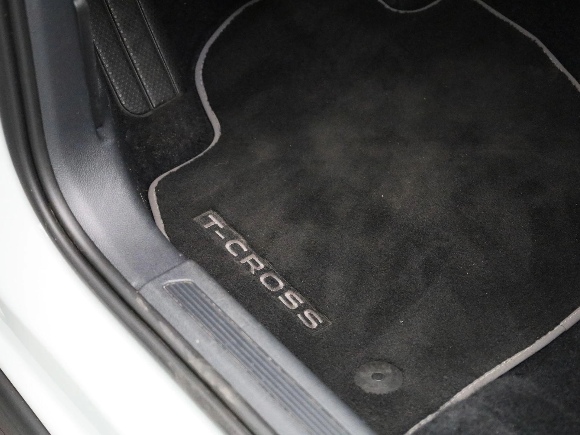 Volkswagen-T-Cross-image-25