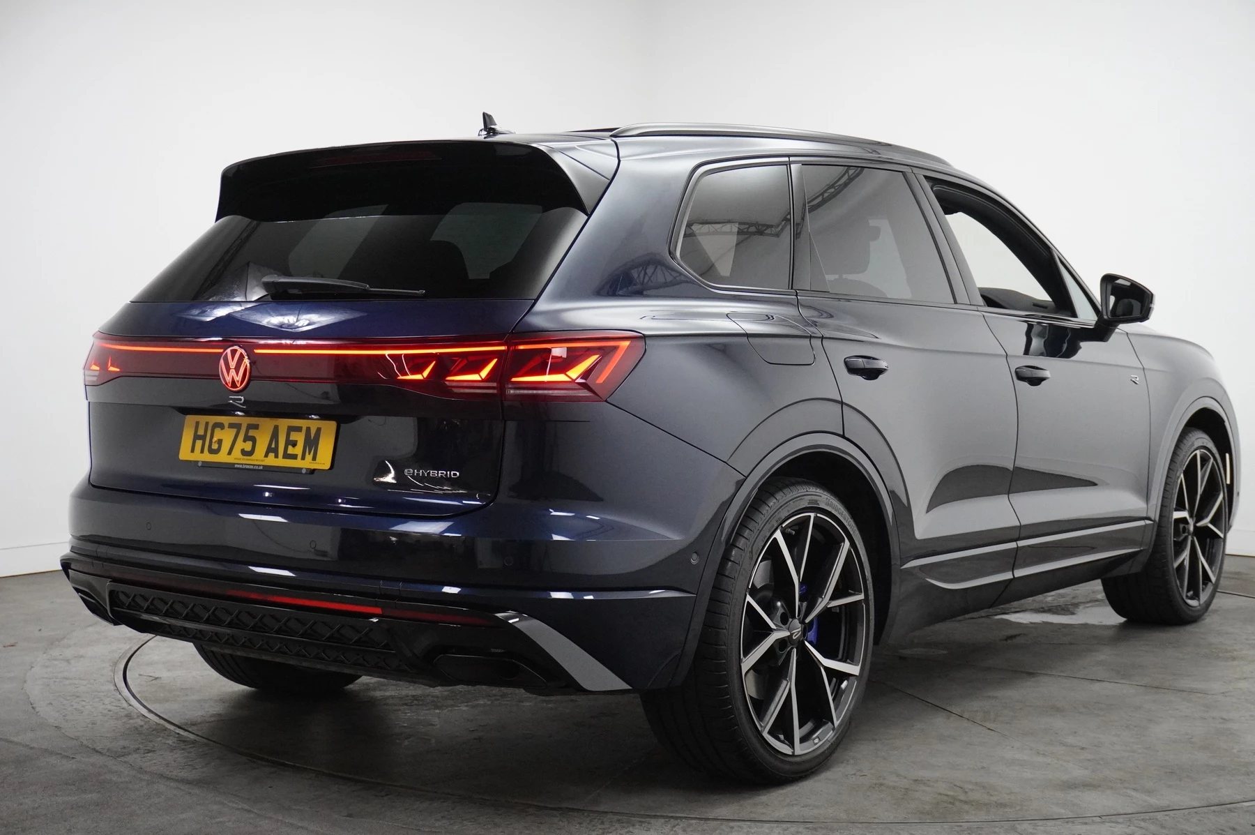 Volkswagen-Touareg-image-18