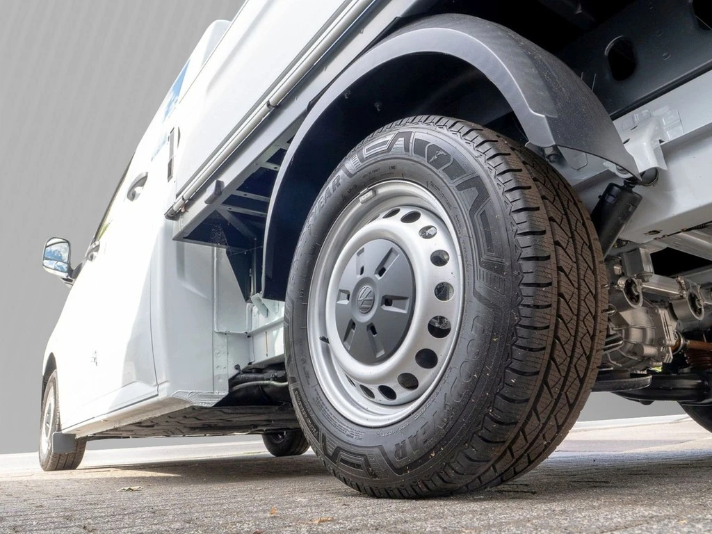 Volkswagen-Transporter-image-5