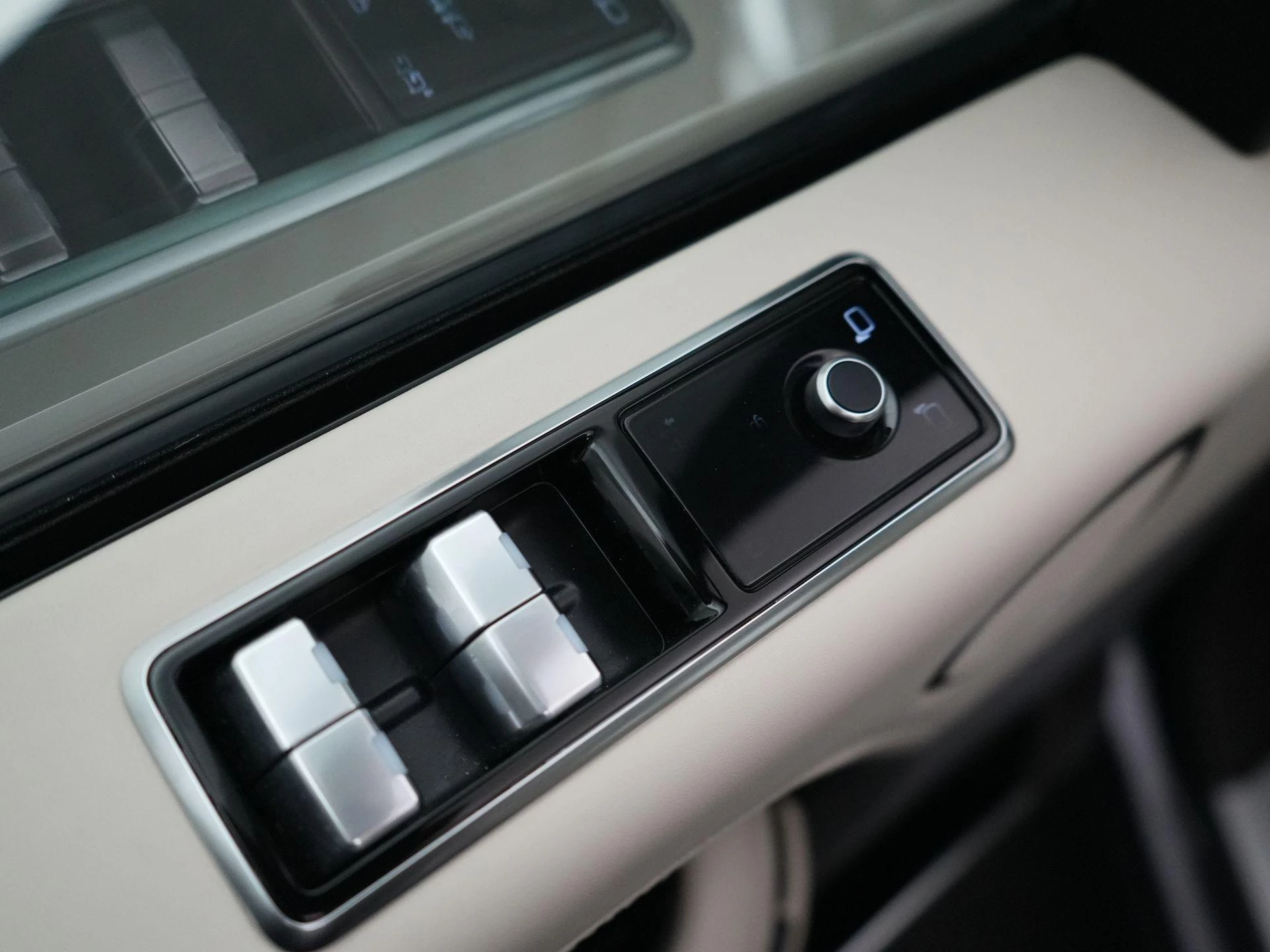 Land Rover-Range Rover-image-33