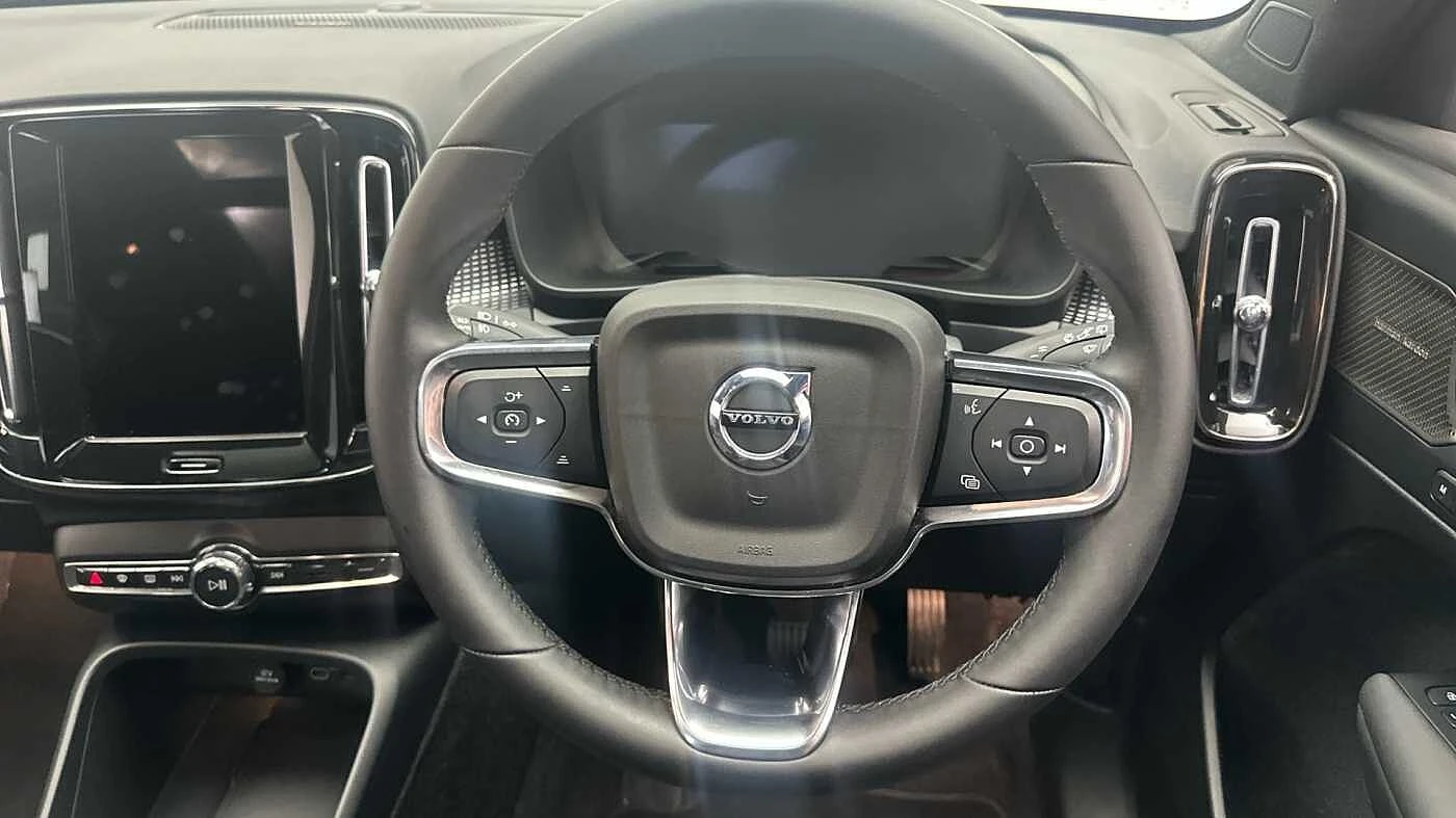 Volvo-EX40-image-10