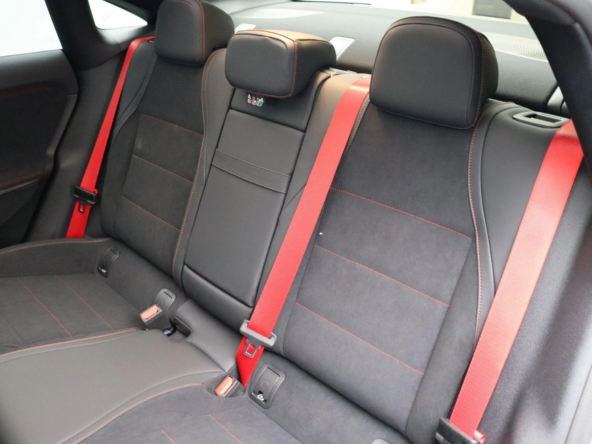 Mercedes-Benz-CLA-image-14