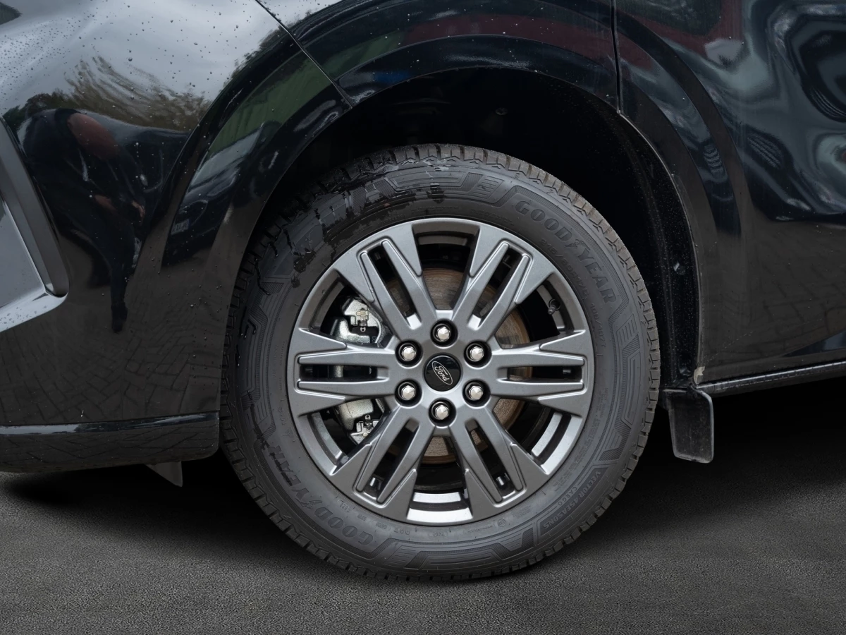 Ford-Tourneo Custom-image-3