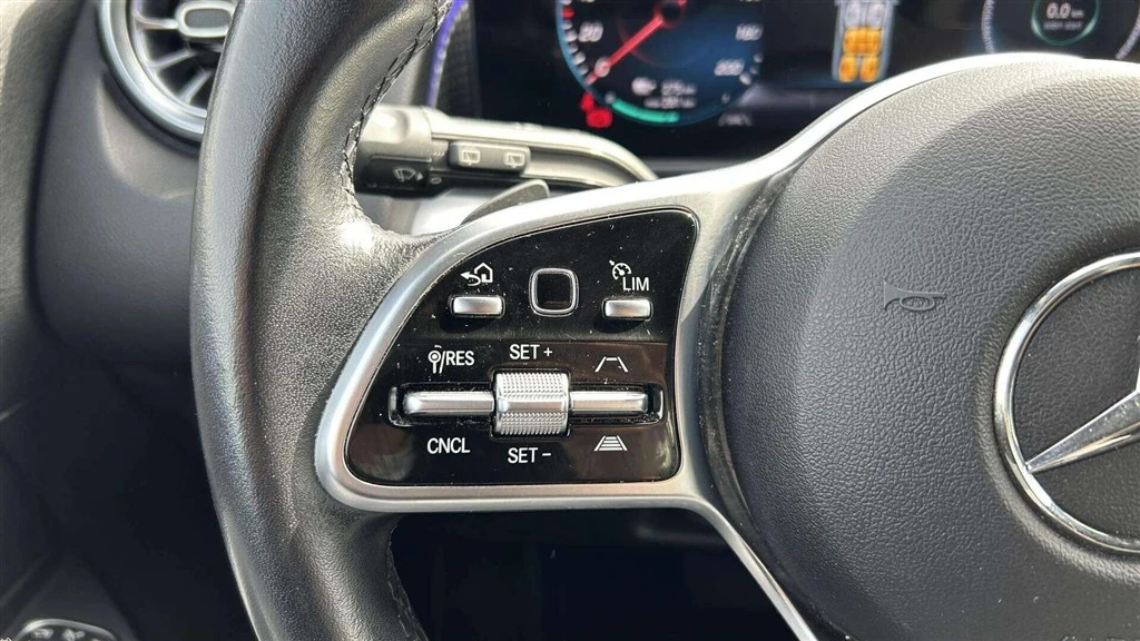 Mercedes-Benz-EQB-image-13