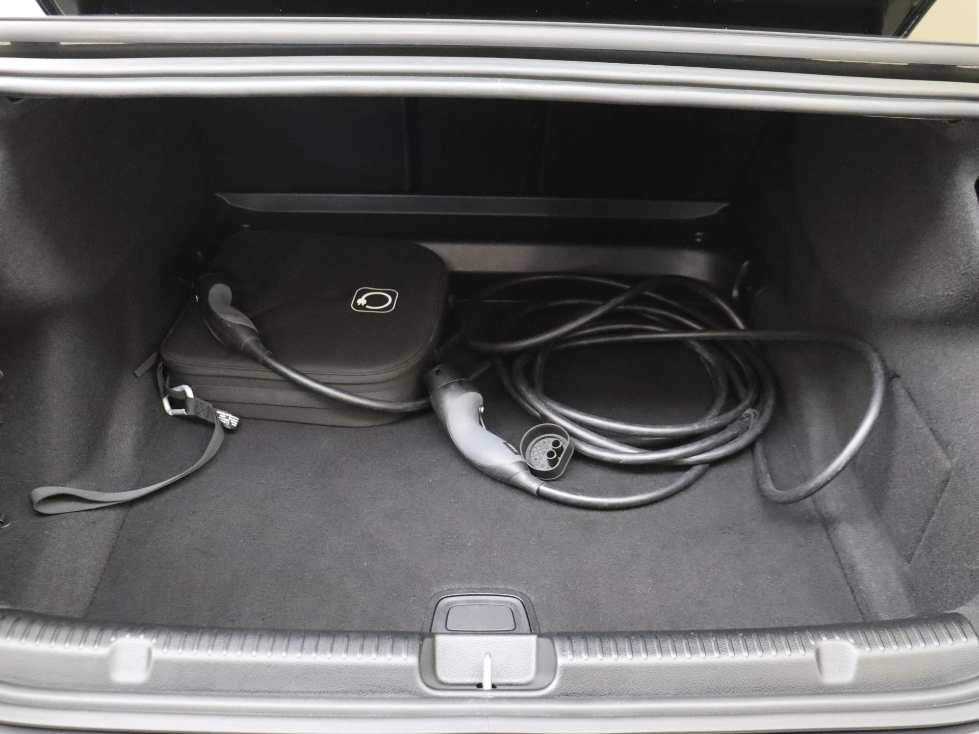 Mercedes-Benz-EQE-image-29