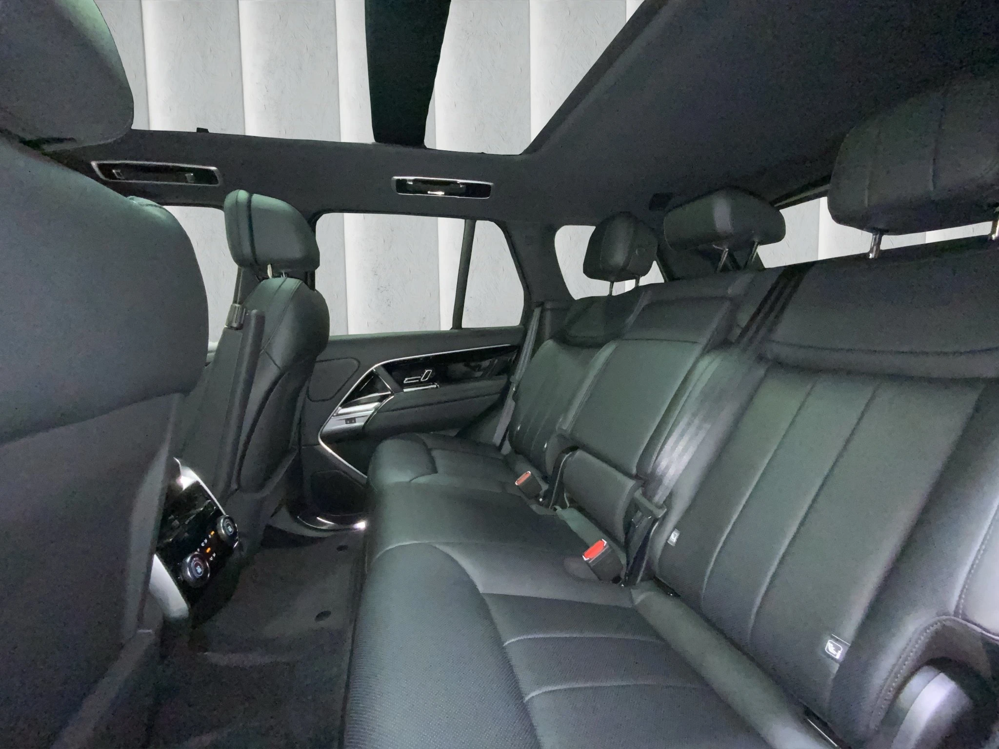 Land Rover-Range Rover-image-7