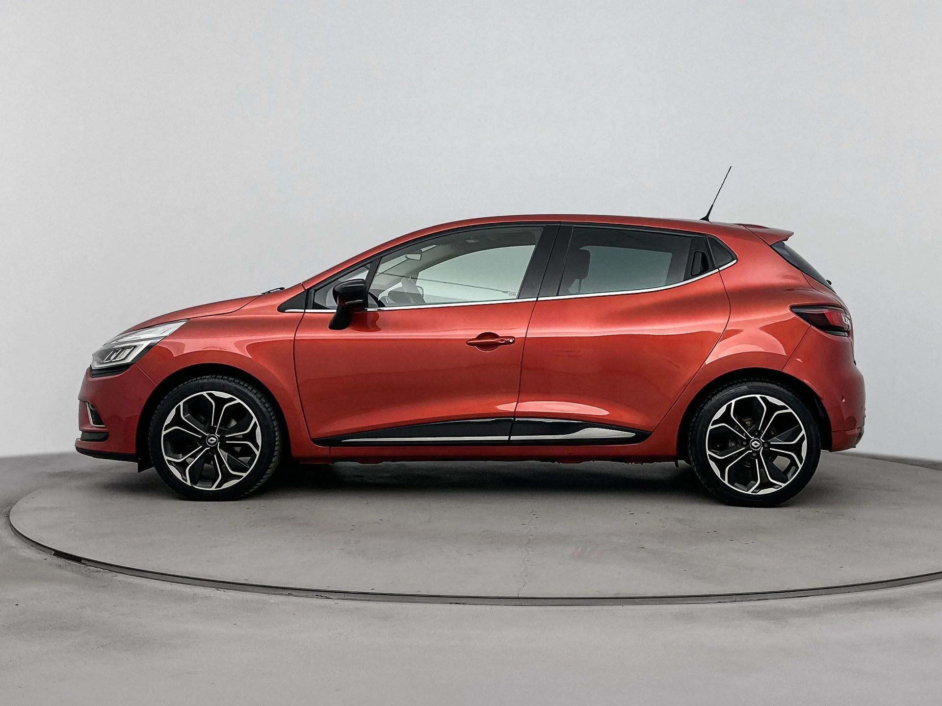 Renault-Clio-image-2