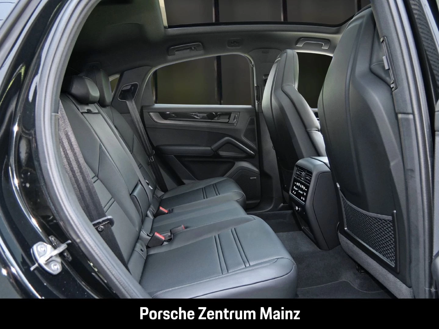 Porsche Cayenne E-Hybrid Coupe Black Edition InnoDrive black edition