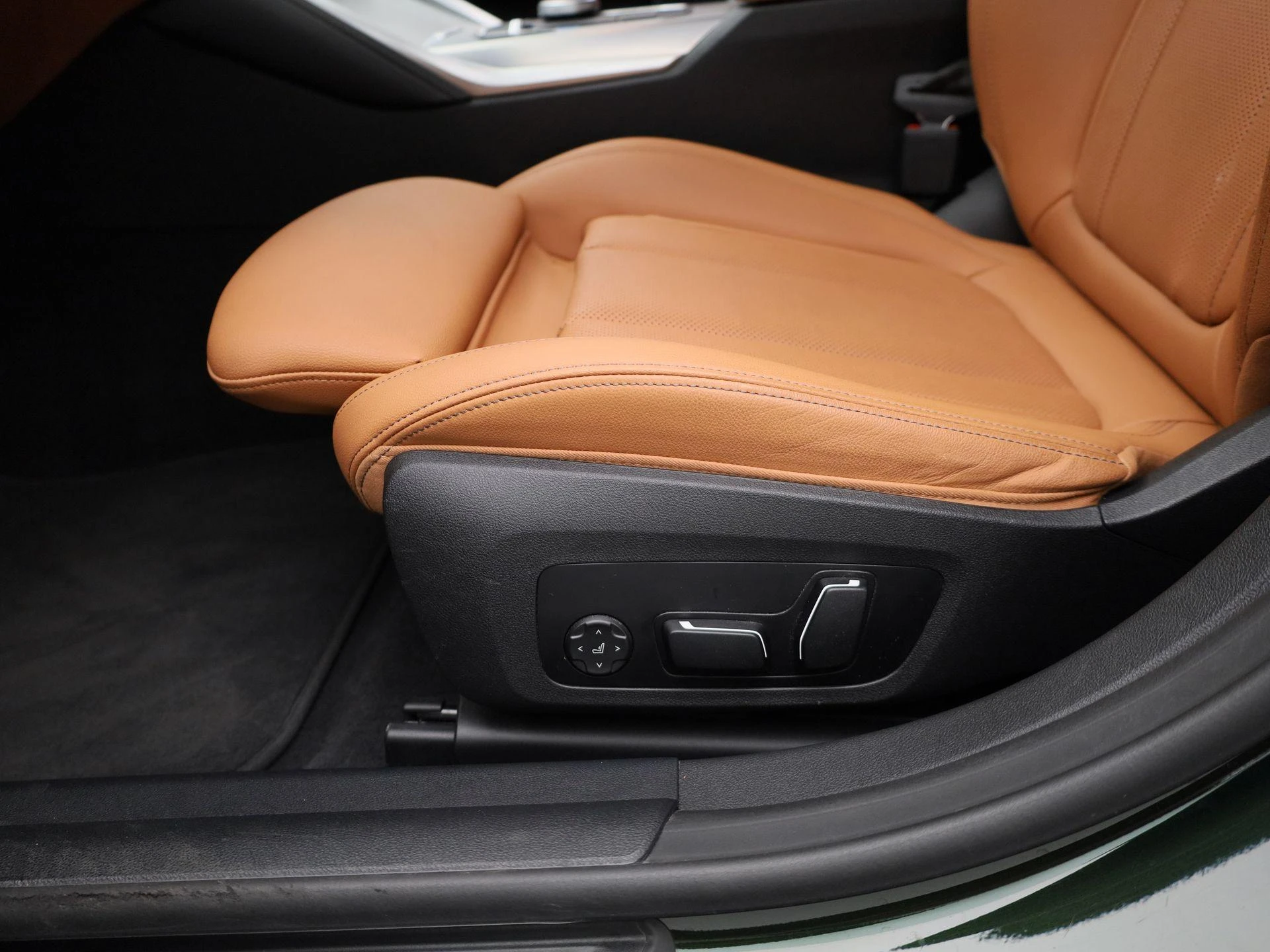 BMW-i4-image-38