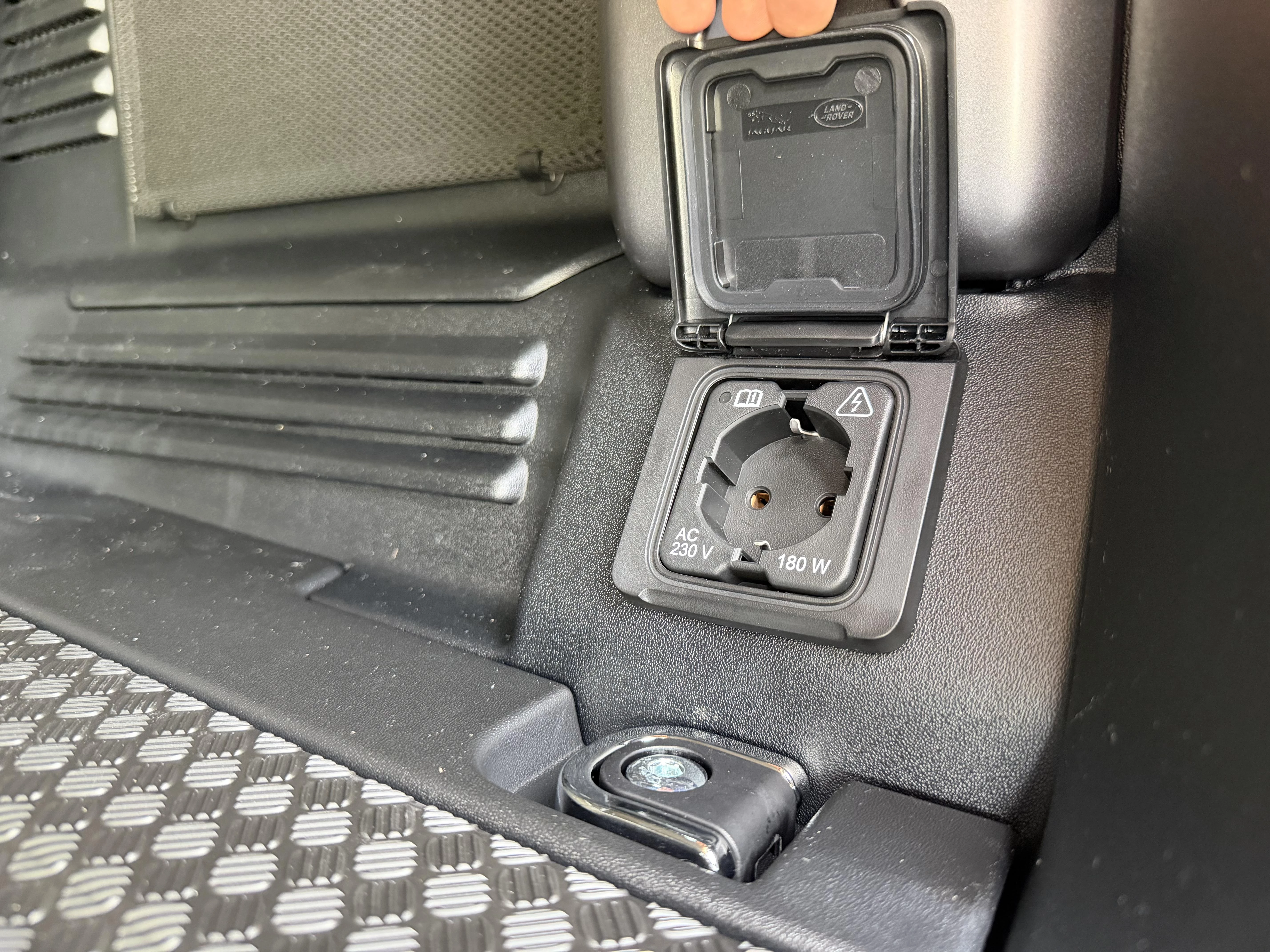 Land Rover-Defender-image-8