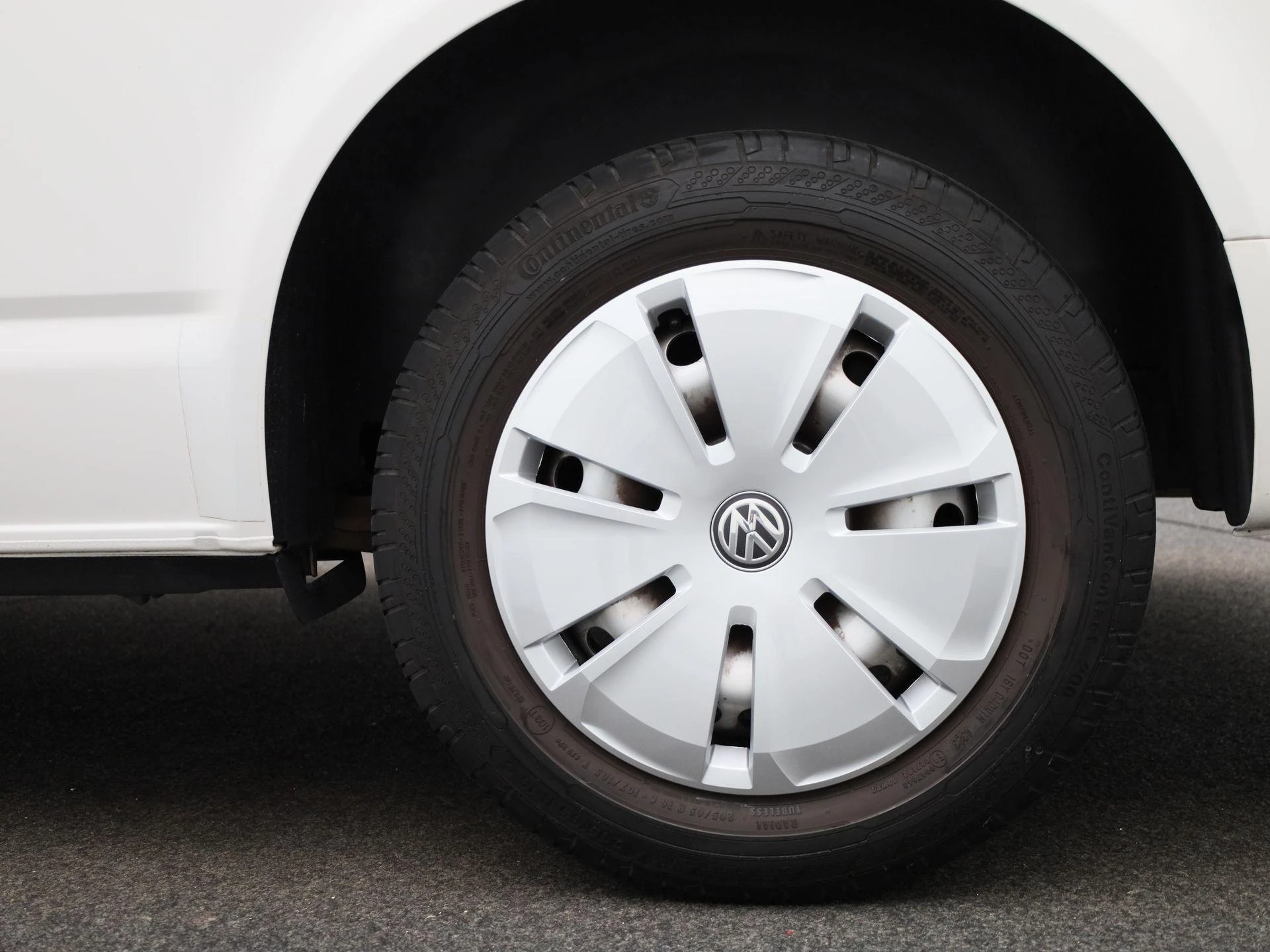 Volkswagen-Transporter-image-15