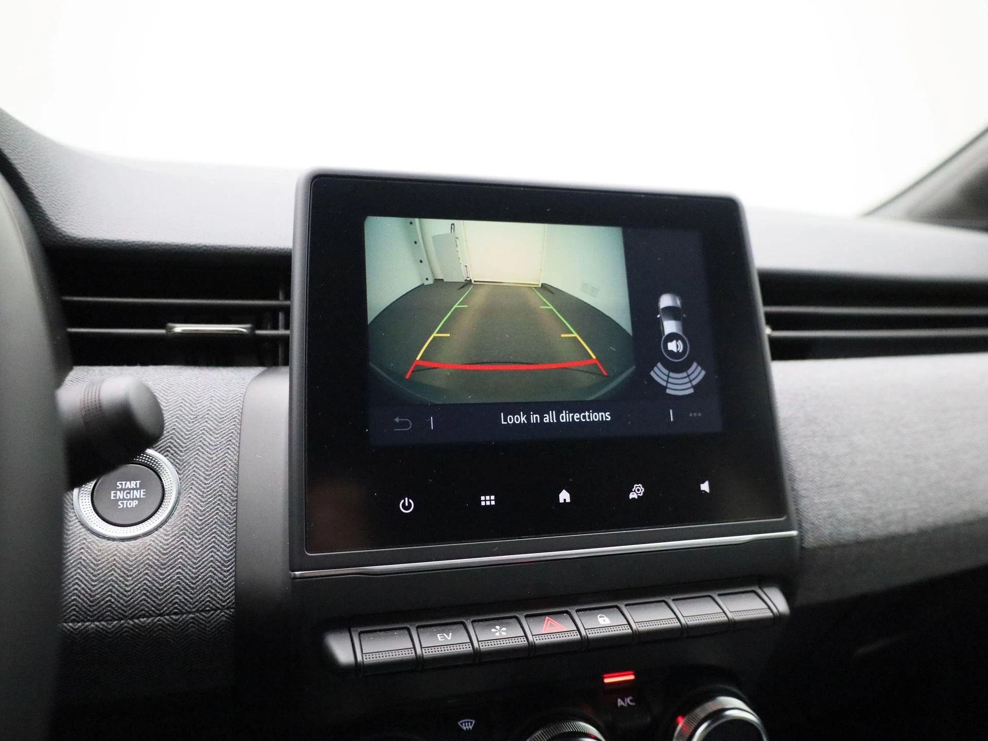 Renault-Clio-image-17