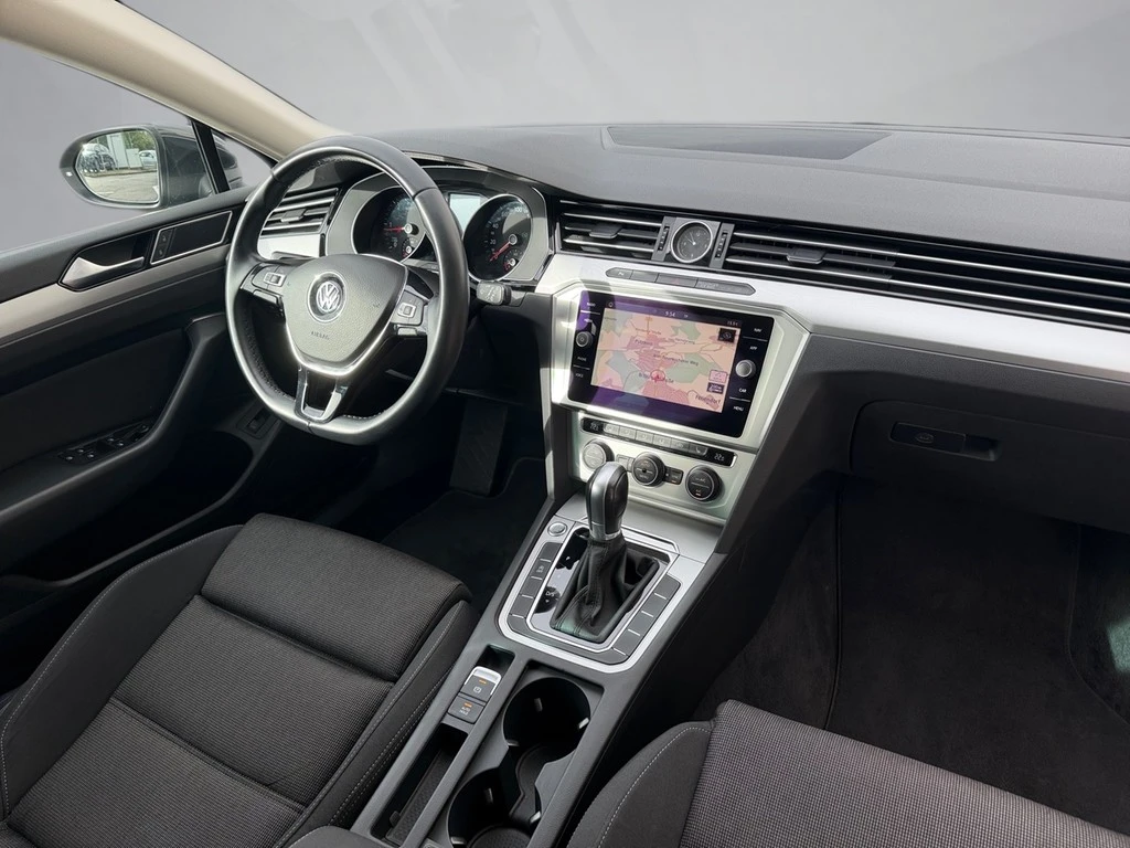 Volkswagen-Passat-image-11