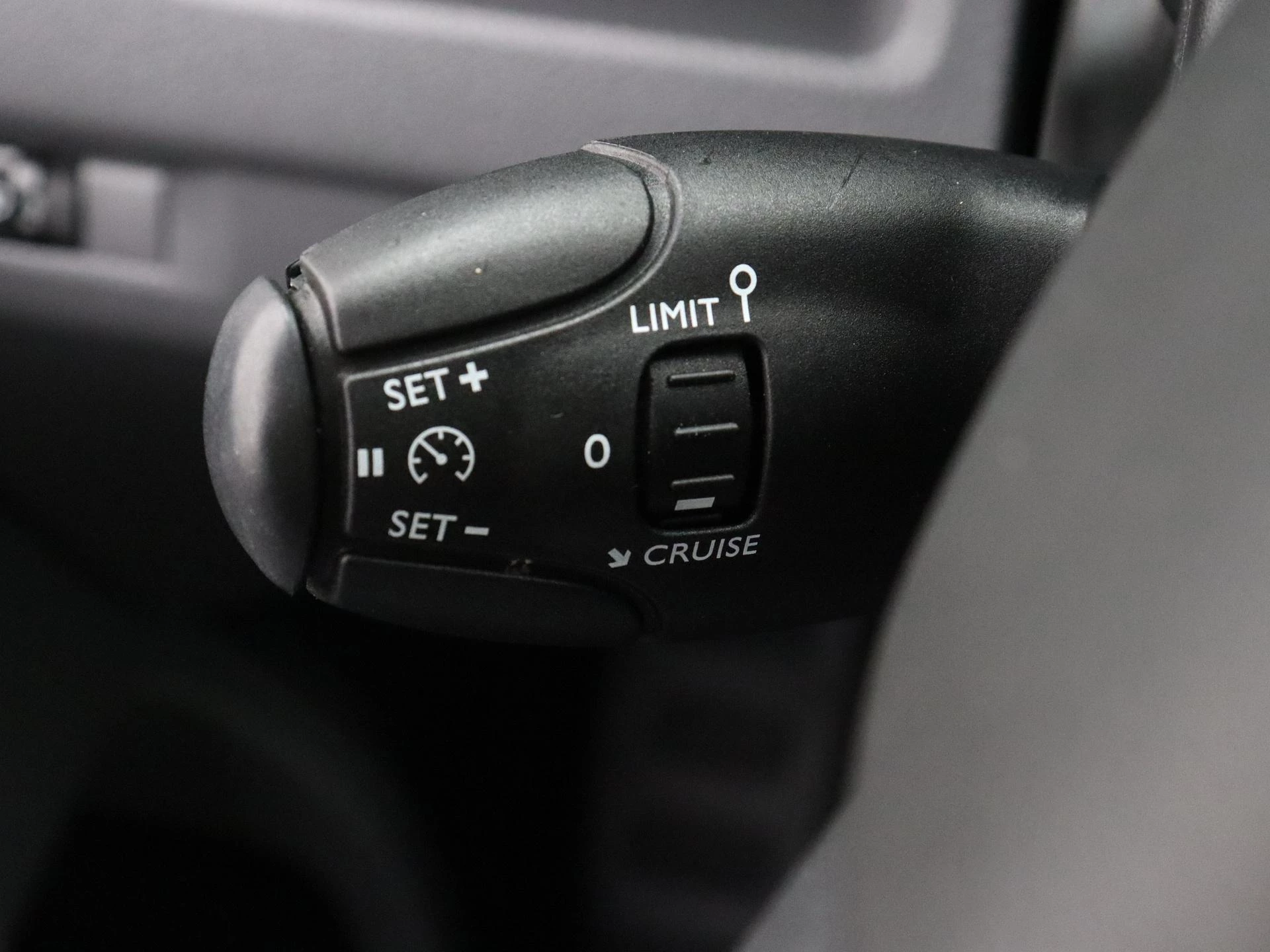 Opel-Vivaro-image-14