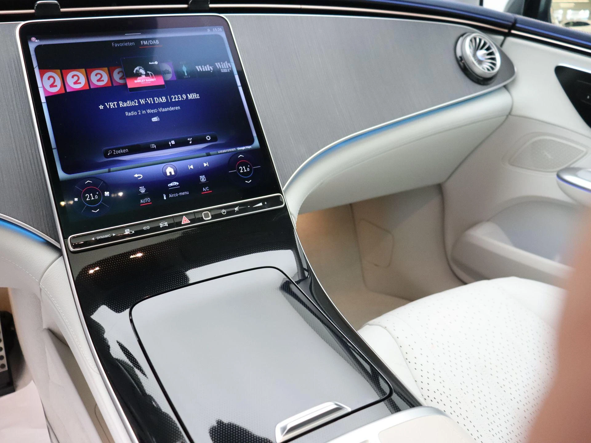 Mercedes-Benz EQE 300 Star Edition + DIGITAL LIGHT + AIRMATIC + PANO DAK + LEDER +