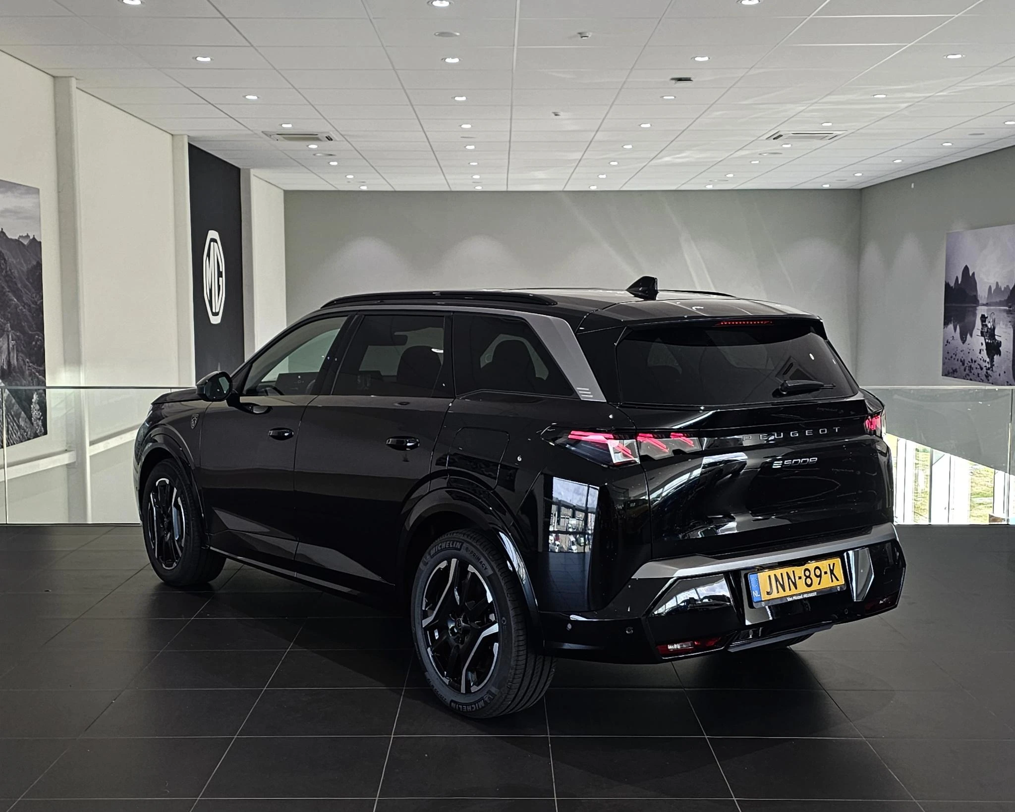 Peugeot-e-5008-image-6
