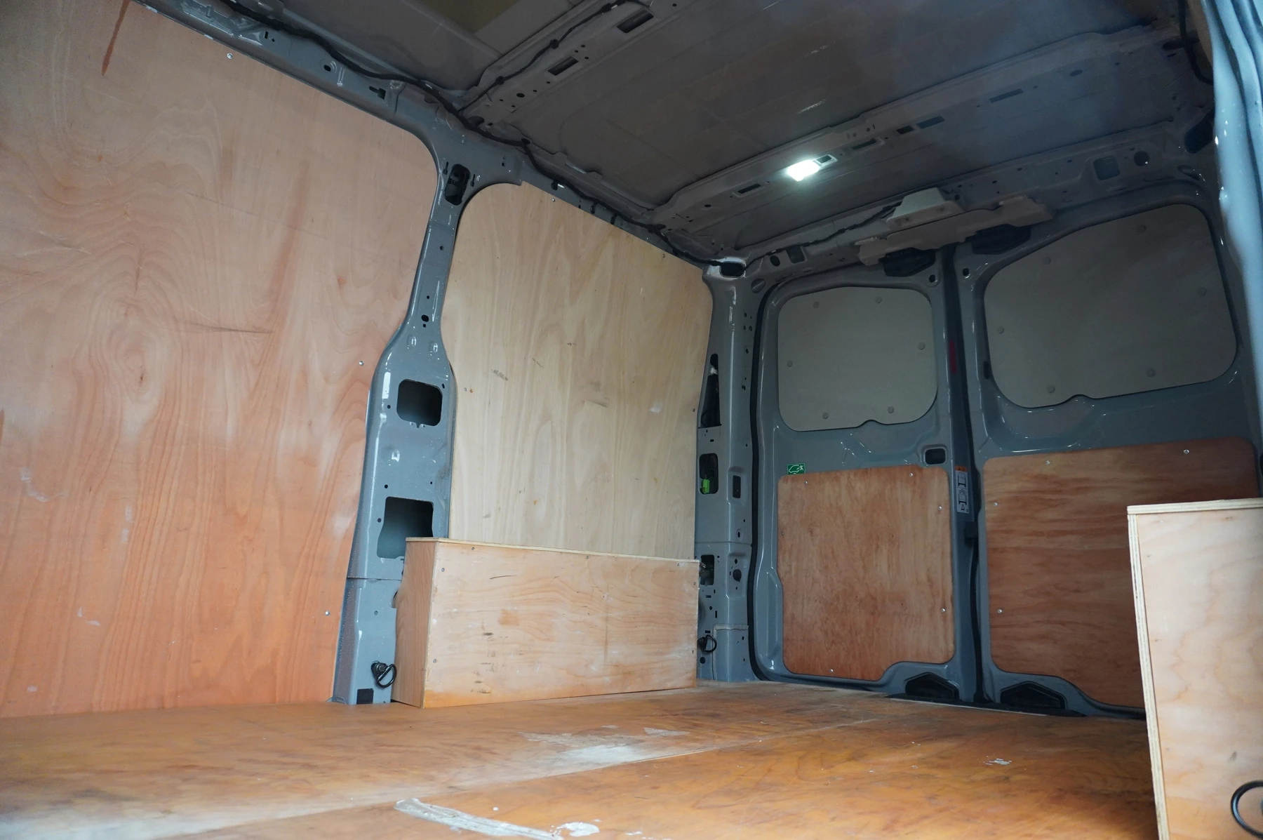 Volkswagen-Transporter-image-38