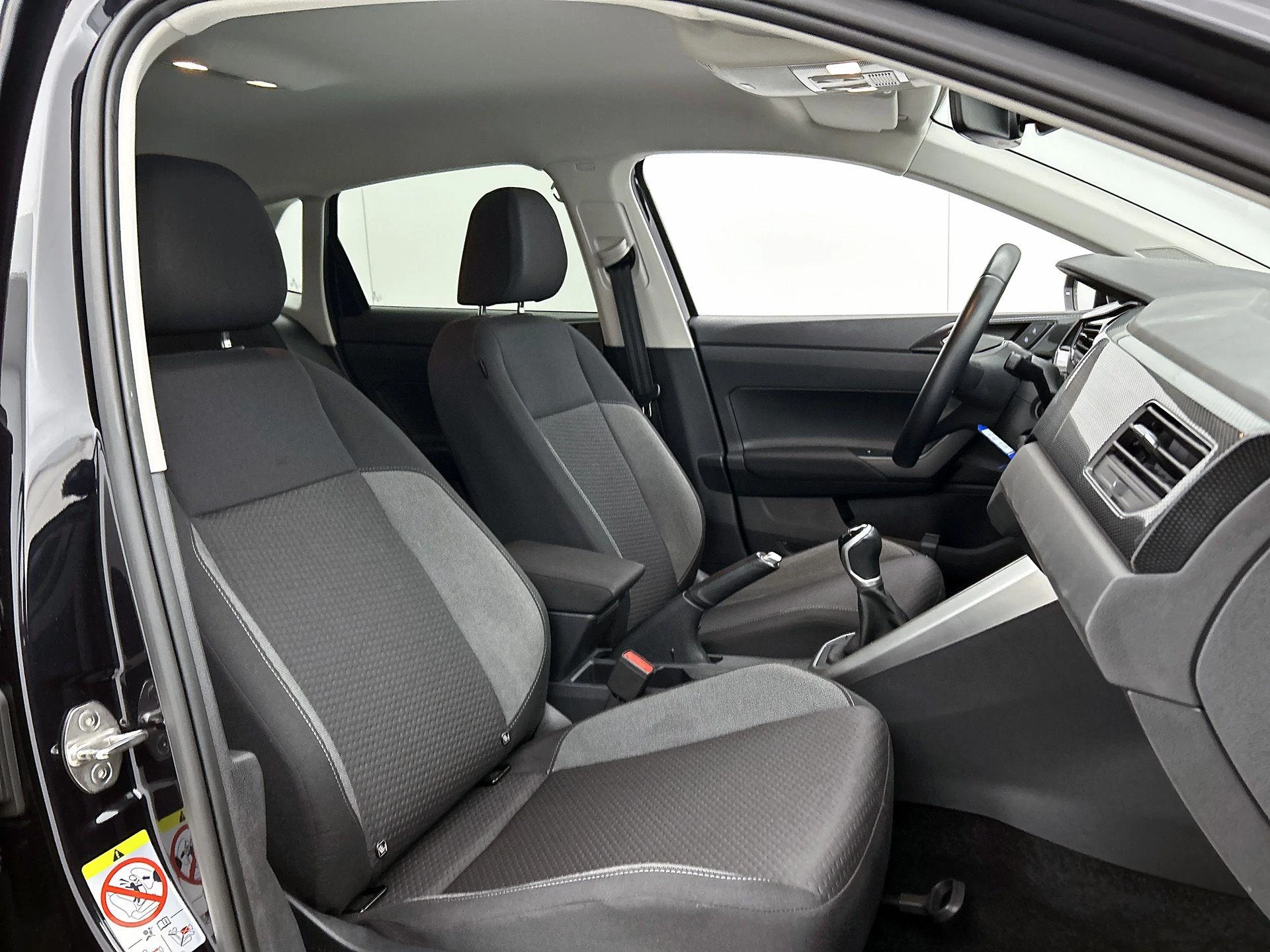 Volkswagen-Polo-image-38