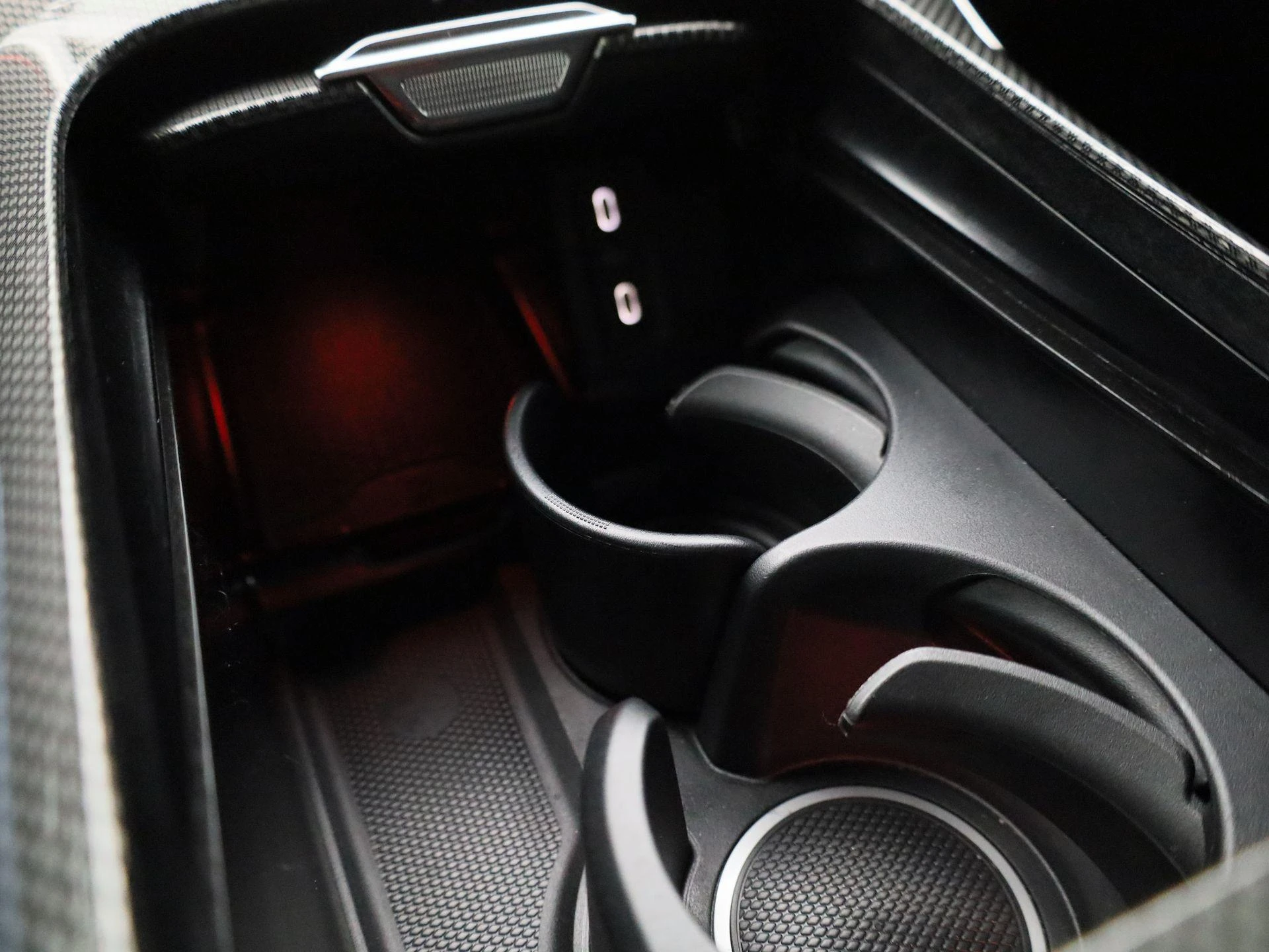 Mercedes-Benz-GLC-image-27