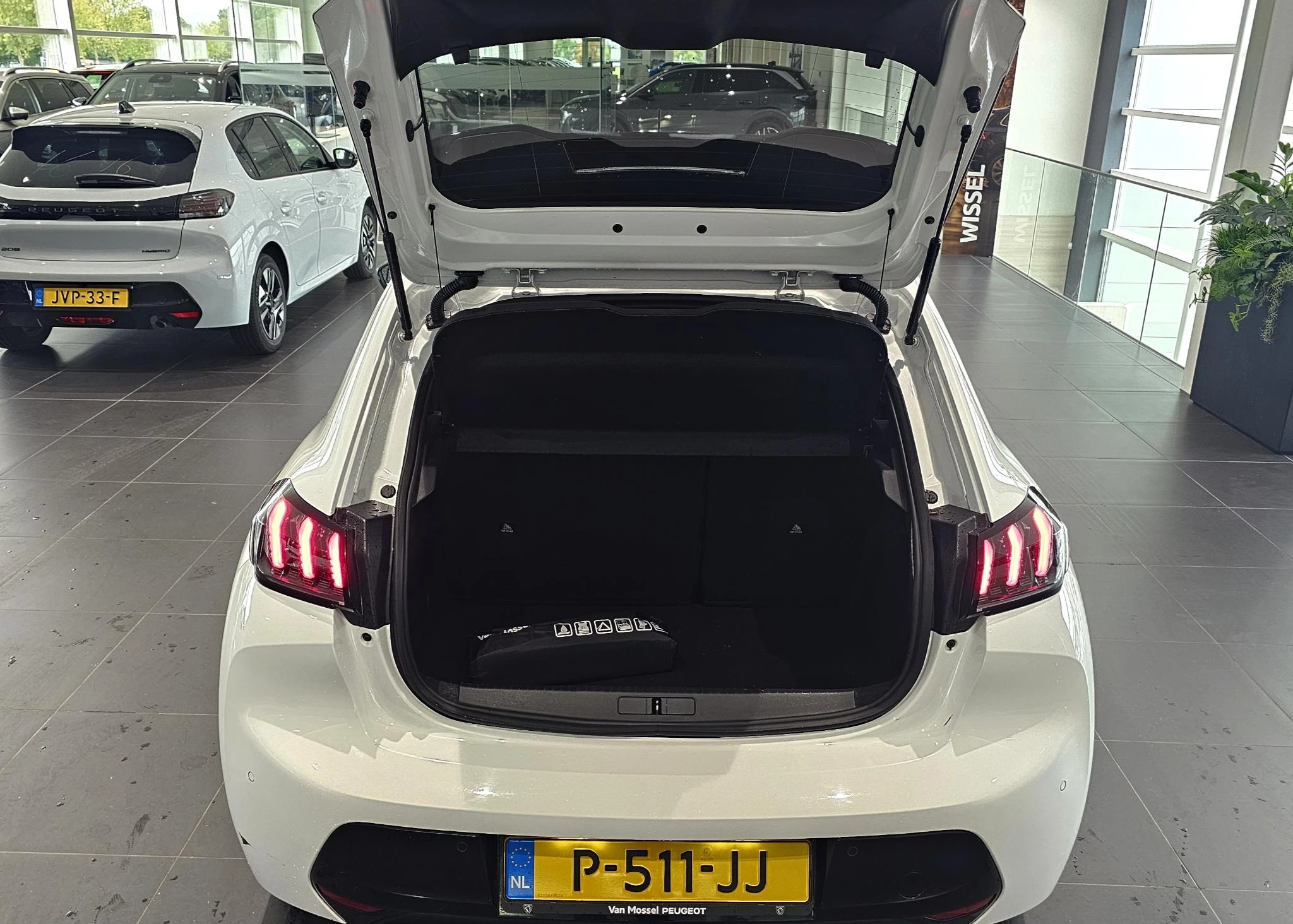 Peugeot-208-image-23