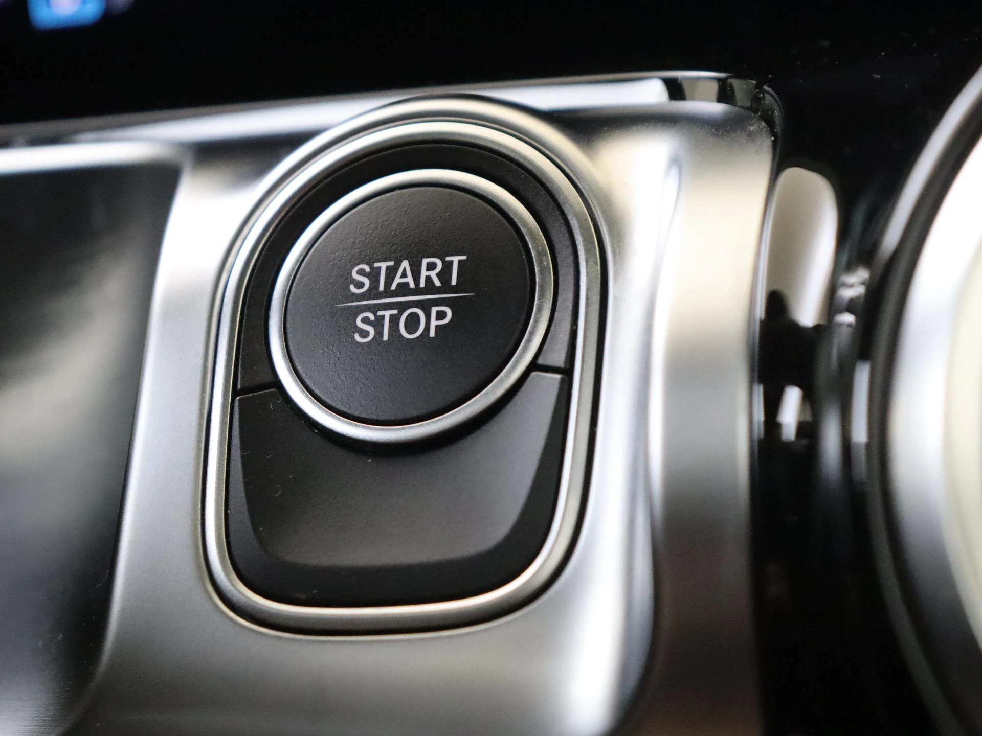 Mercedes-Benz-EQB-image-19
