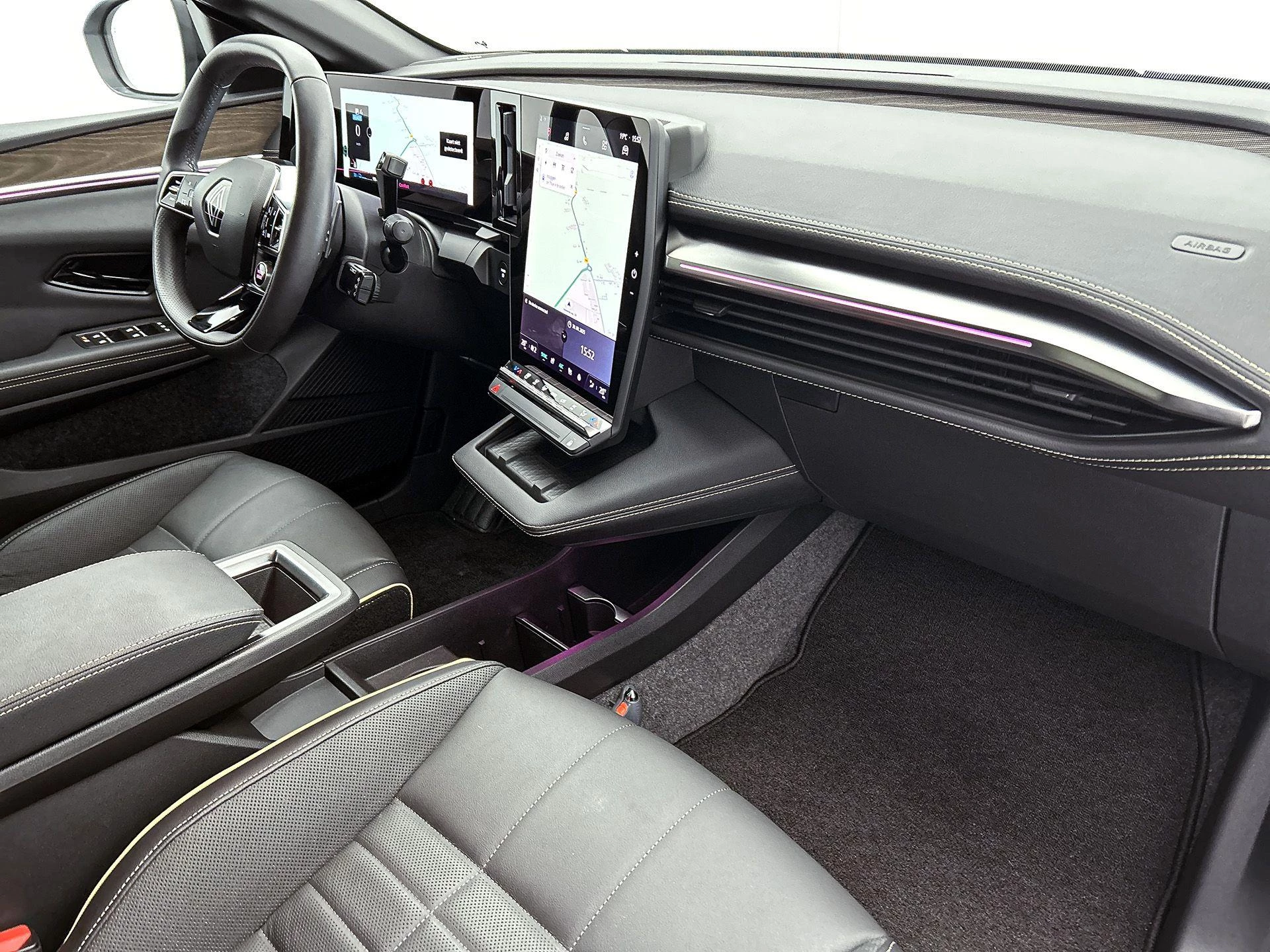 Renault-Megane E-Tech-image-23