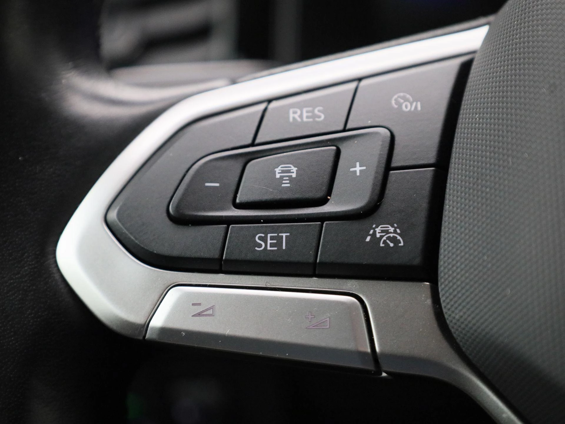 Volkswagen-Polo-image-17