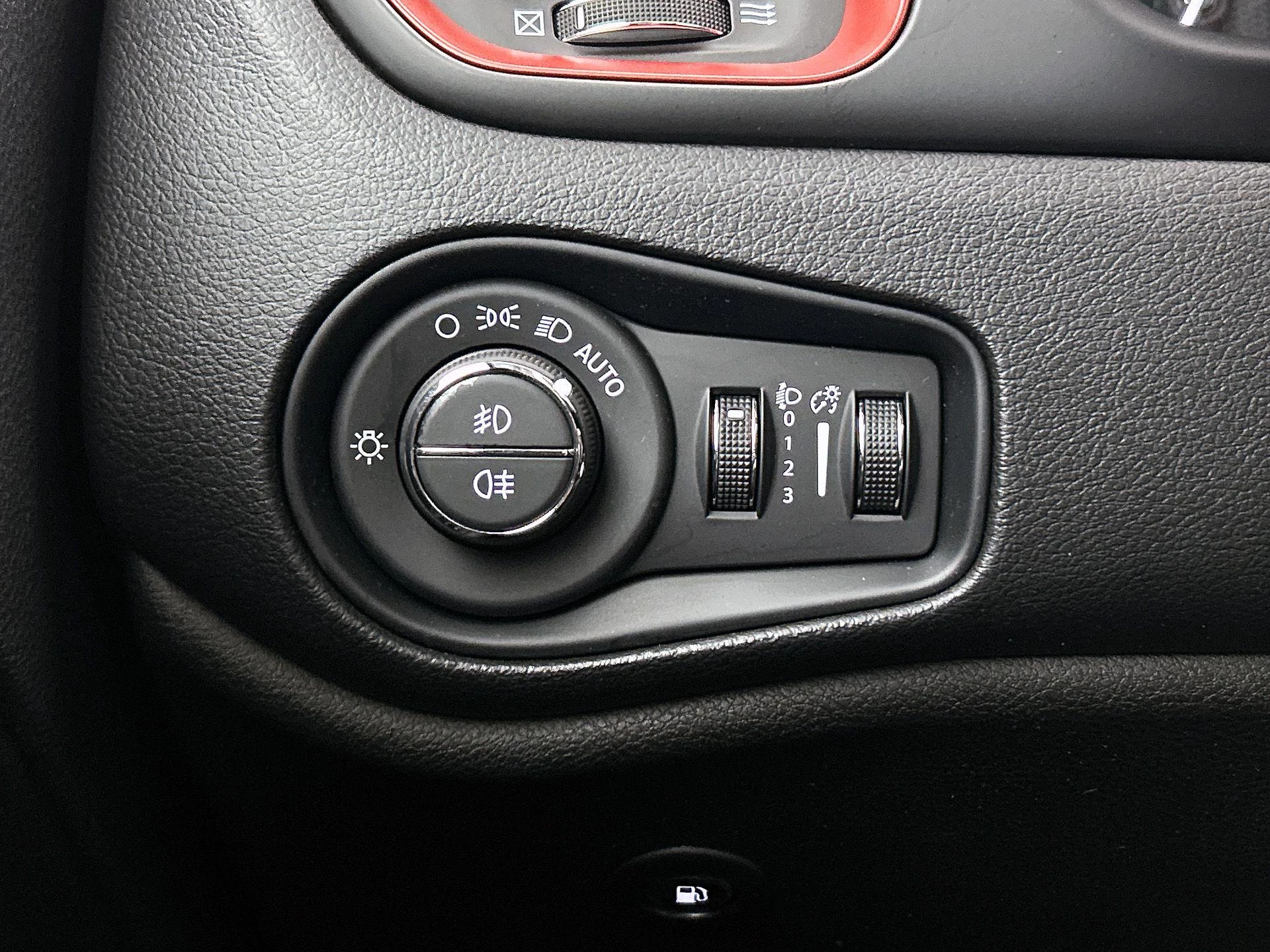 Jeep-Renegade-image-21