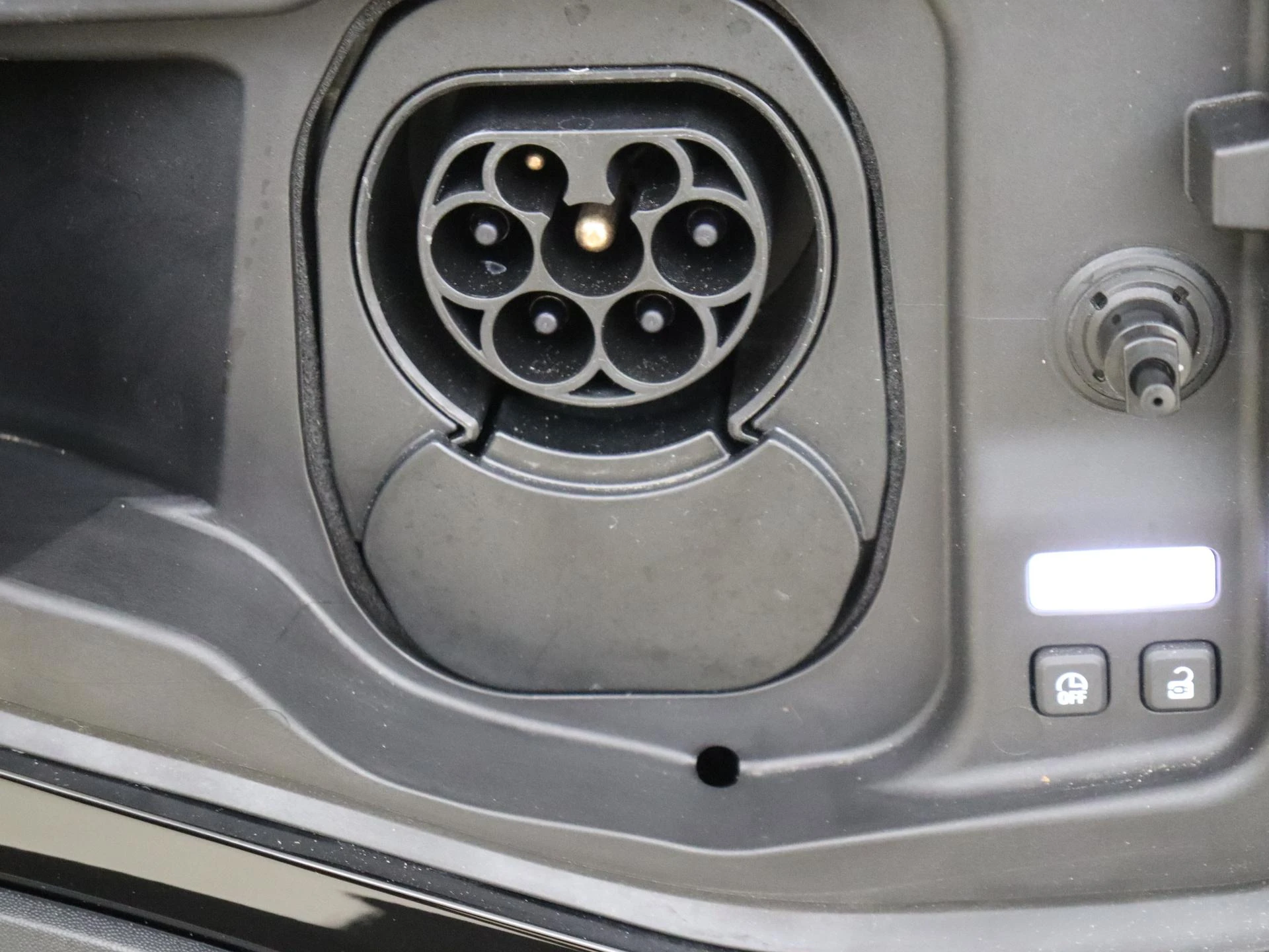 Renault-5-image-24