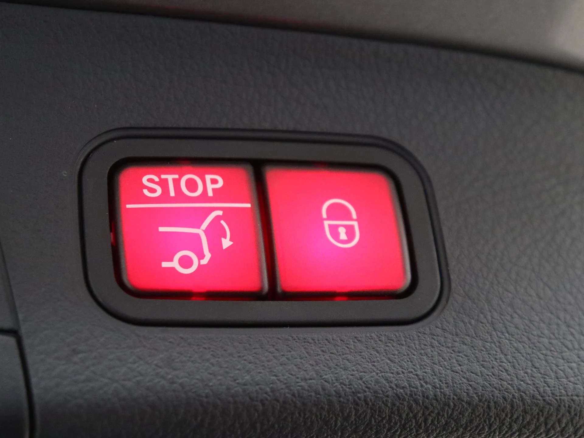 Mercedes-Benz-EQA-image-32