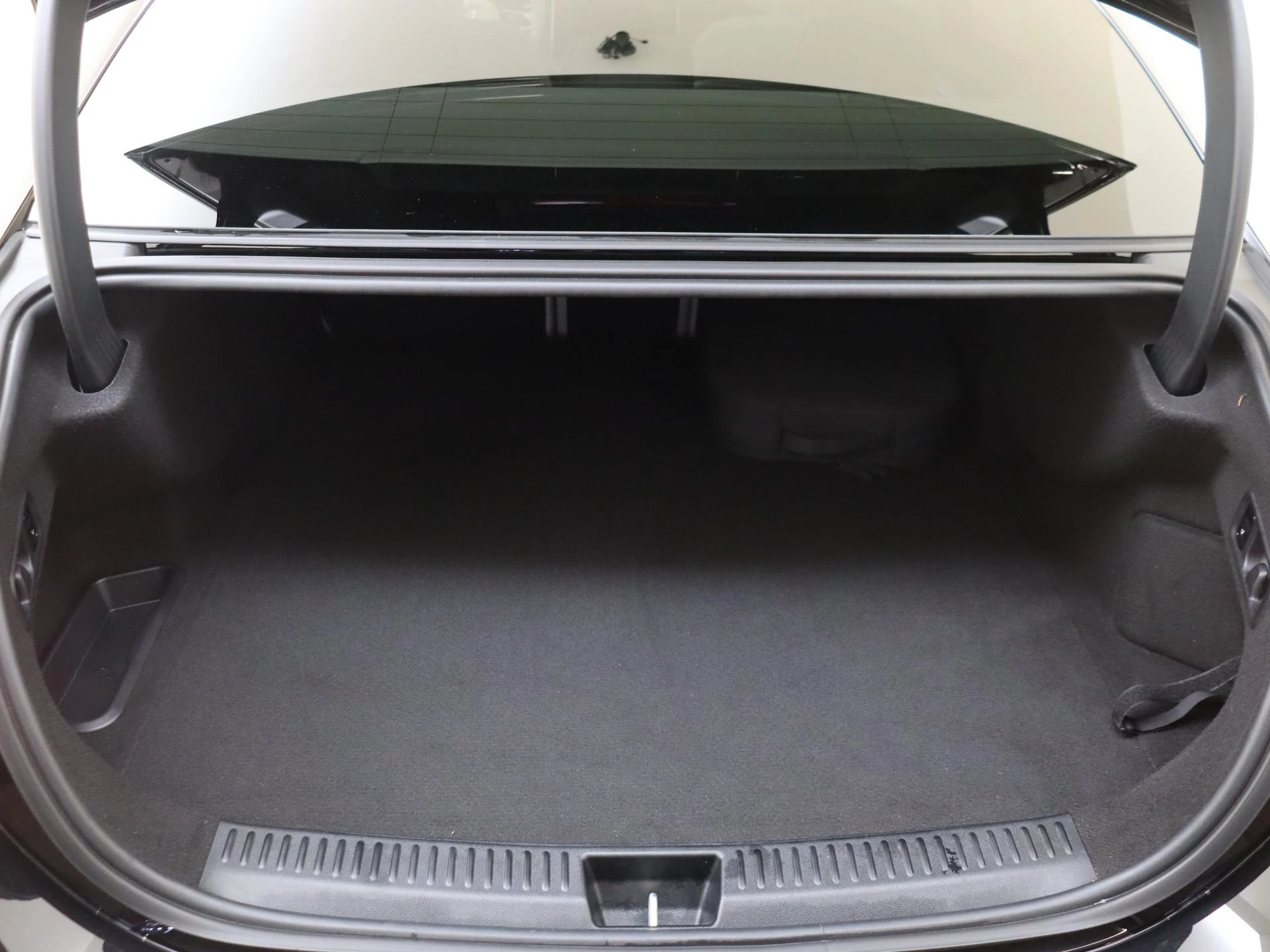 Mercedes-Benz-E-Klasse-image-34