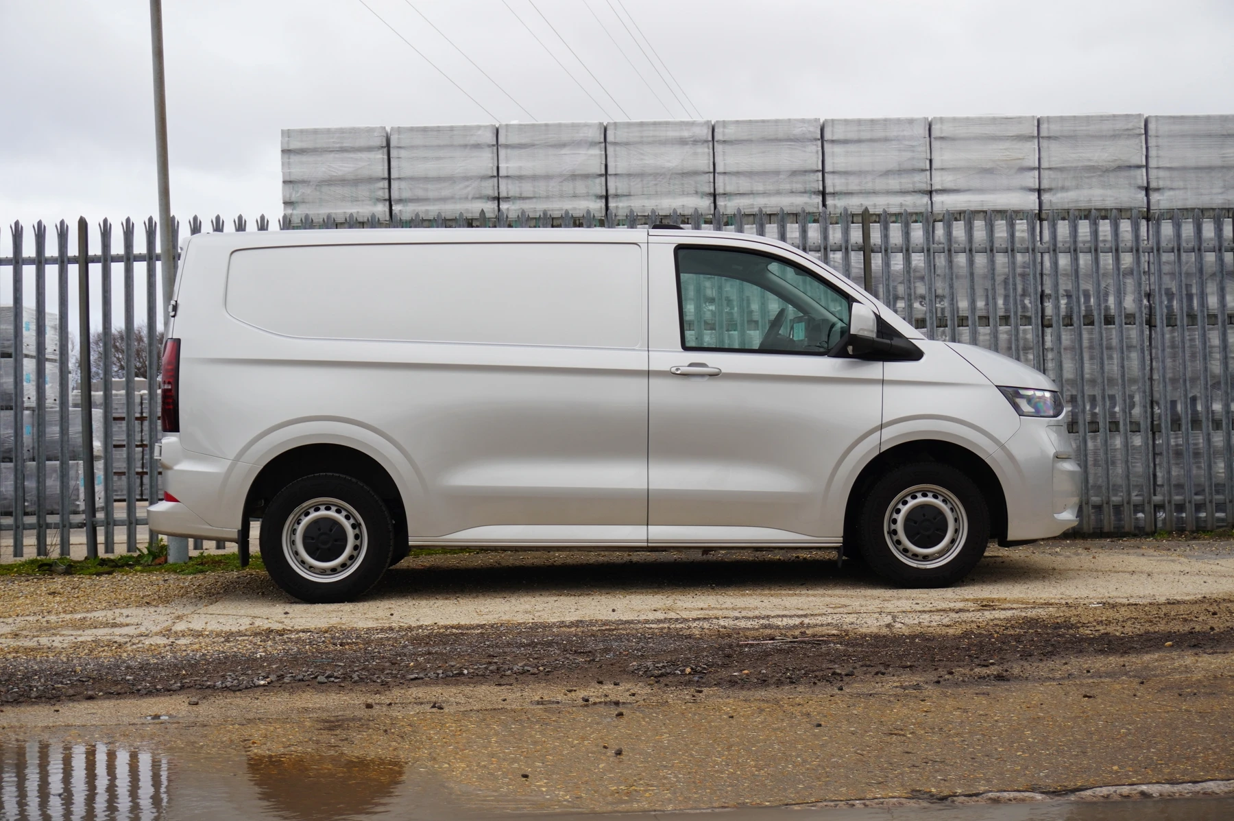 Volkswagen-Transporter-image-3